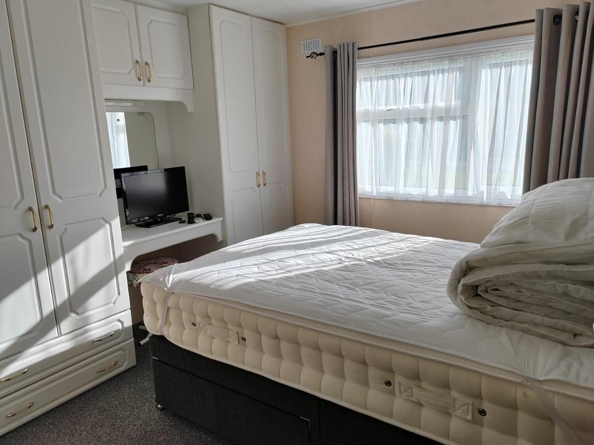 Campsite Dog Friendly 8 Berth Lodge, 600 Yard's From The In *