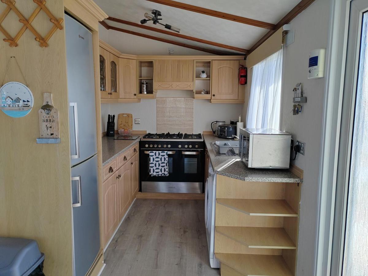 Dog Friendly 8 Berth Lodge, 600 Yard's From The In *