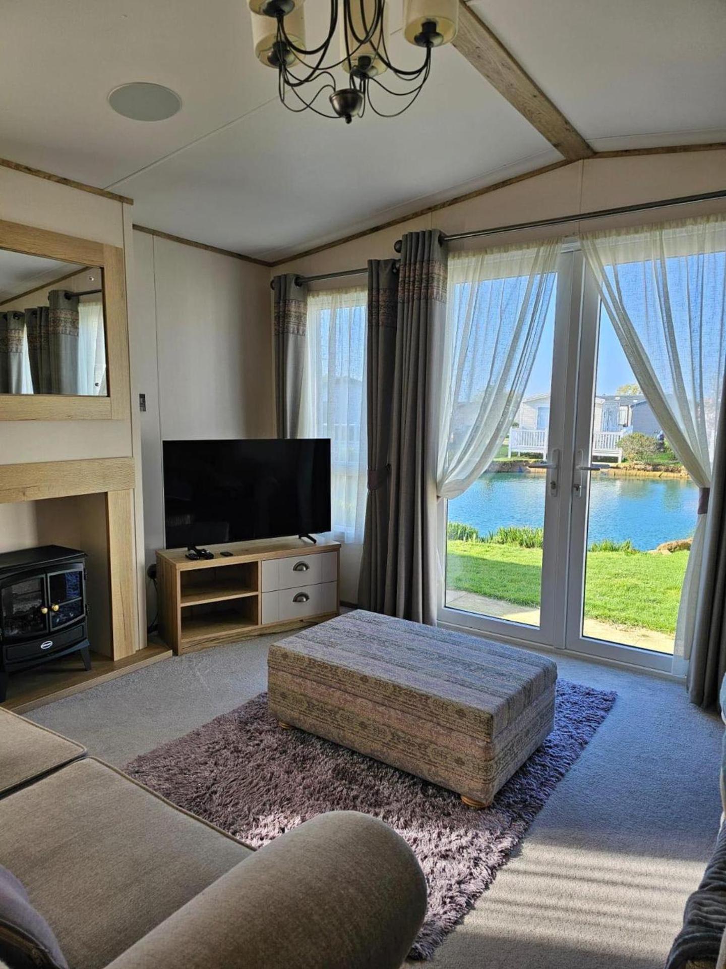 Premium 2 Bedroom Caravan With Free Wifi Holiday home
