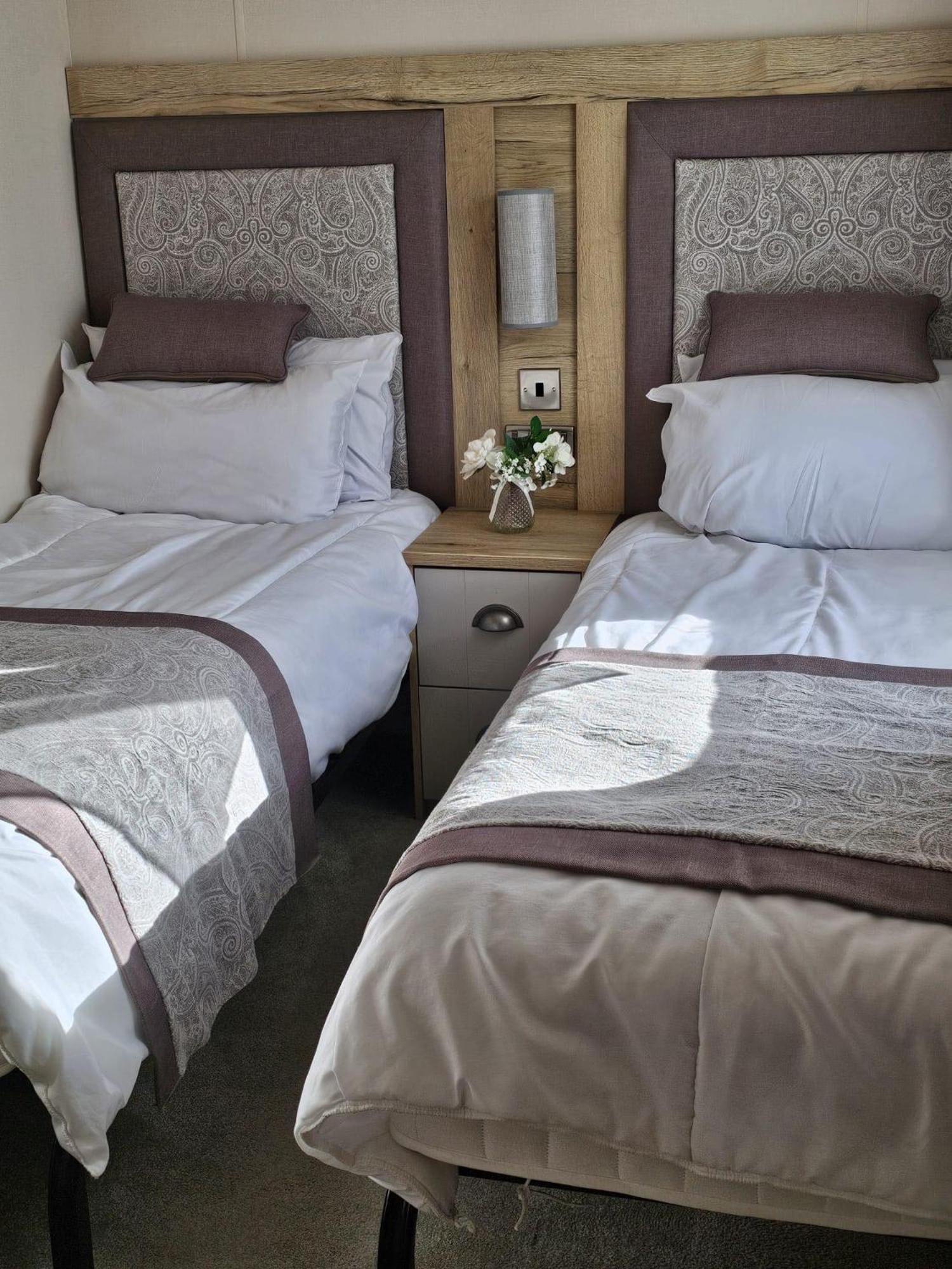 Family Friendly 3 Bedroom Caravan Pets Go Free Holiday home *