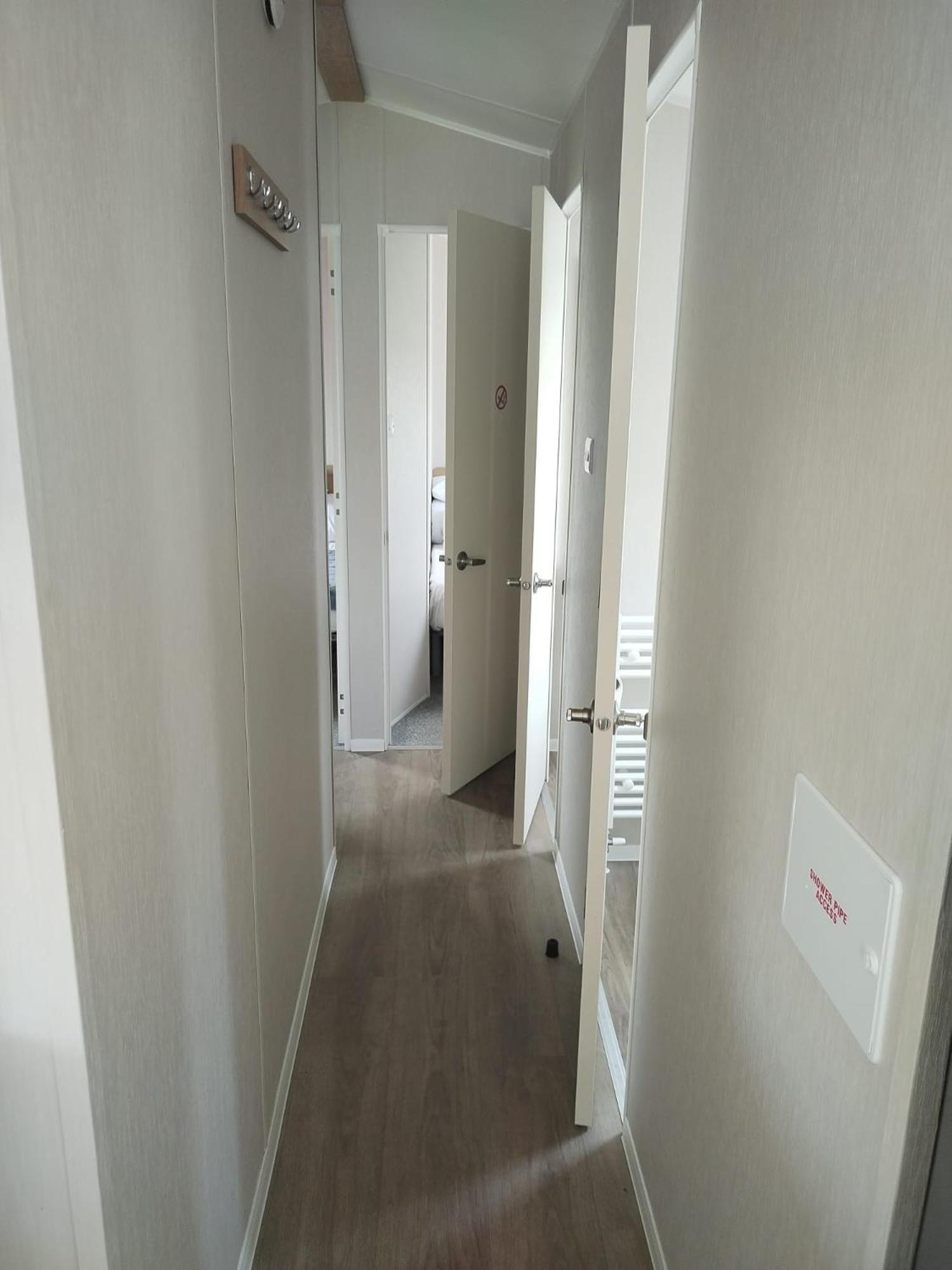 Dog Friendly 2 Bed, 6 Berth Caravan With Decking 700 Yard's From The In Holiday home Hunstanton