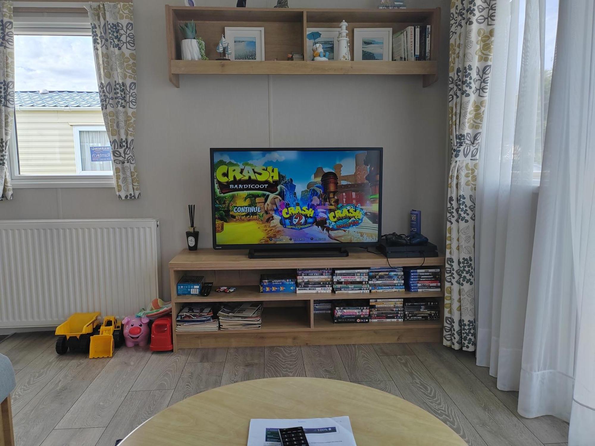 Dog Friendly 2 Bed, 6 Berth Caravan With Decking 700 Yard's From The In Holiday home