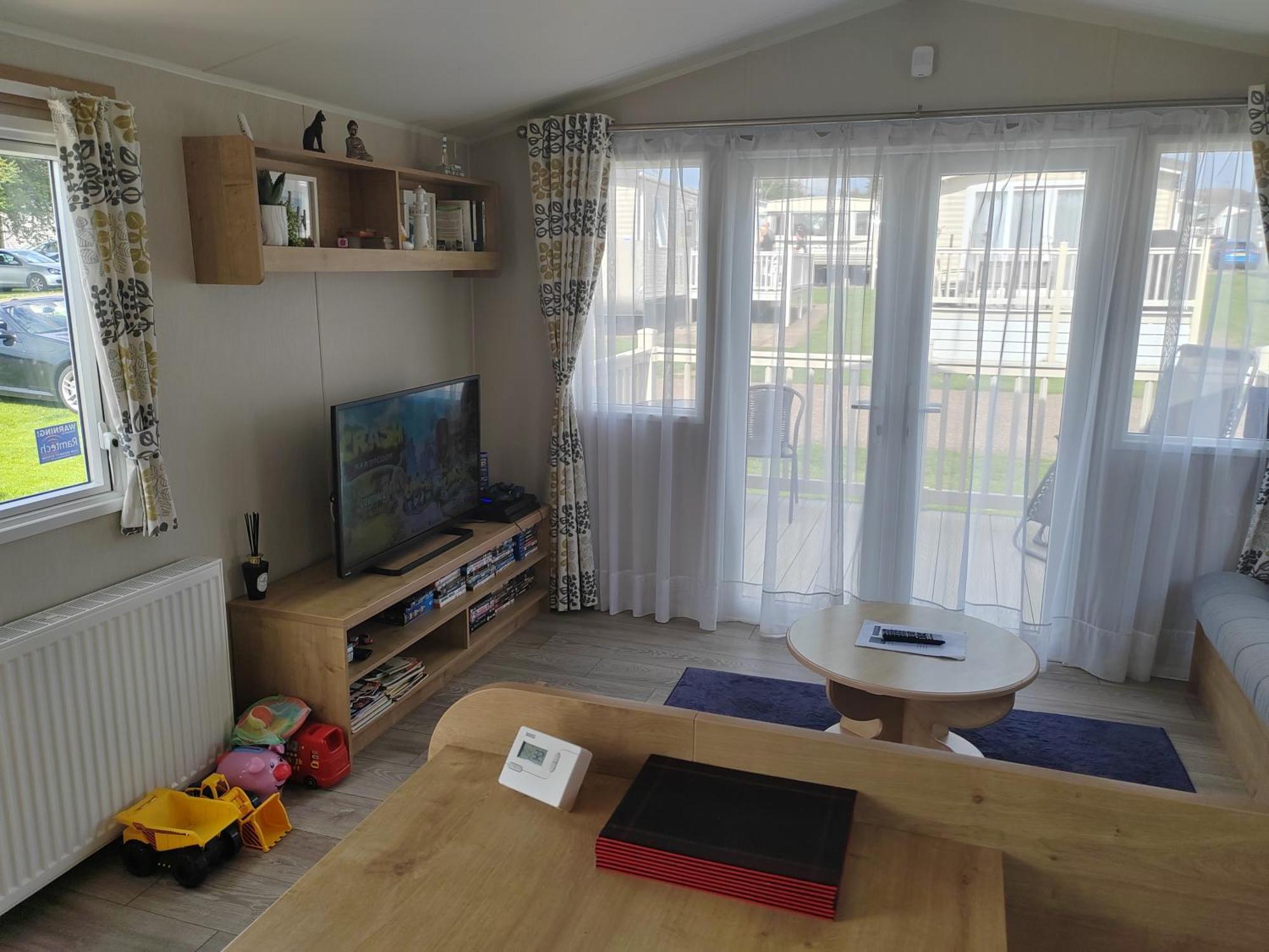 Holiday home Dog Friendly 2 Bed, 6 Berth Caravan With Decking 700 Yard's From The In *