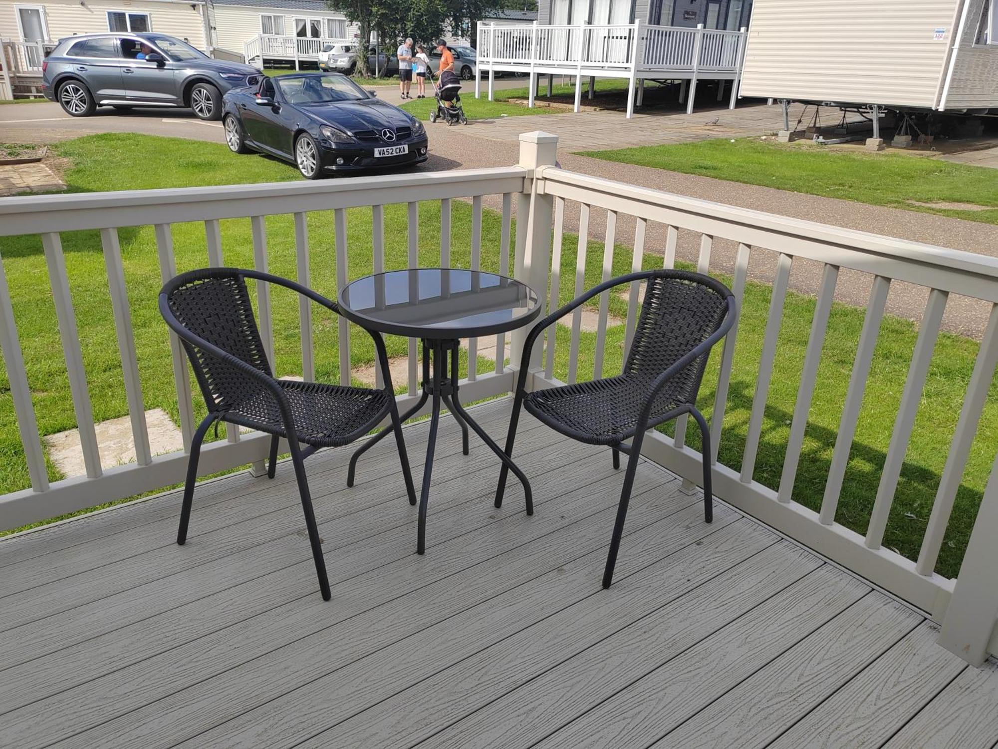 Holiday home Dog Friendly 2 Bed, 6 Berth Caravan With Decking 700 Yard's From The In Hunstanton