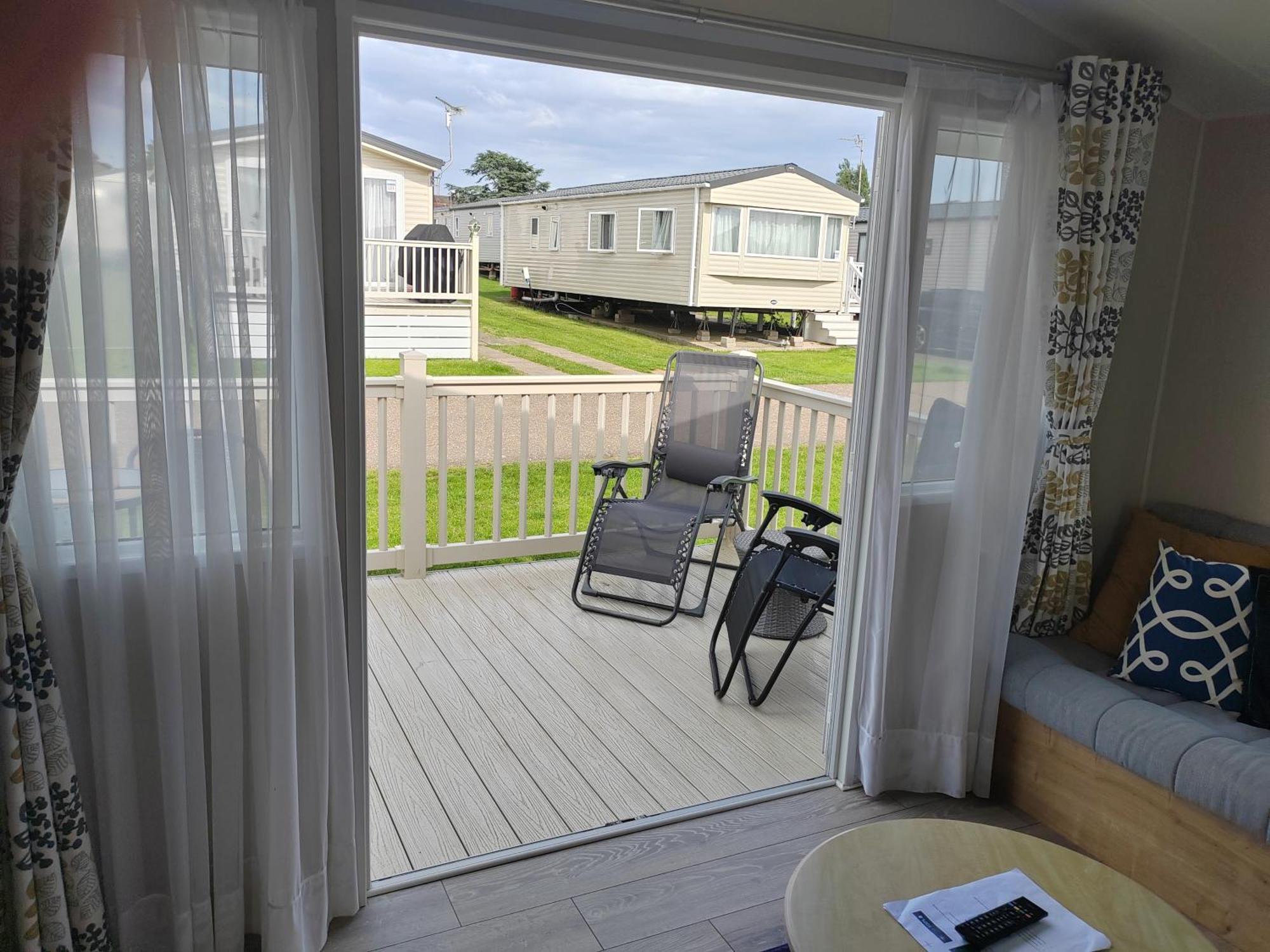 Holiday home Dog Friendly 2 Bed, 6 Berth Caravan With Decking 700 Yard's From The In
