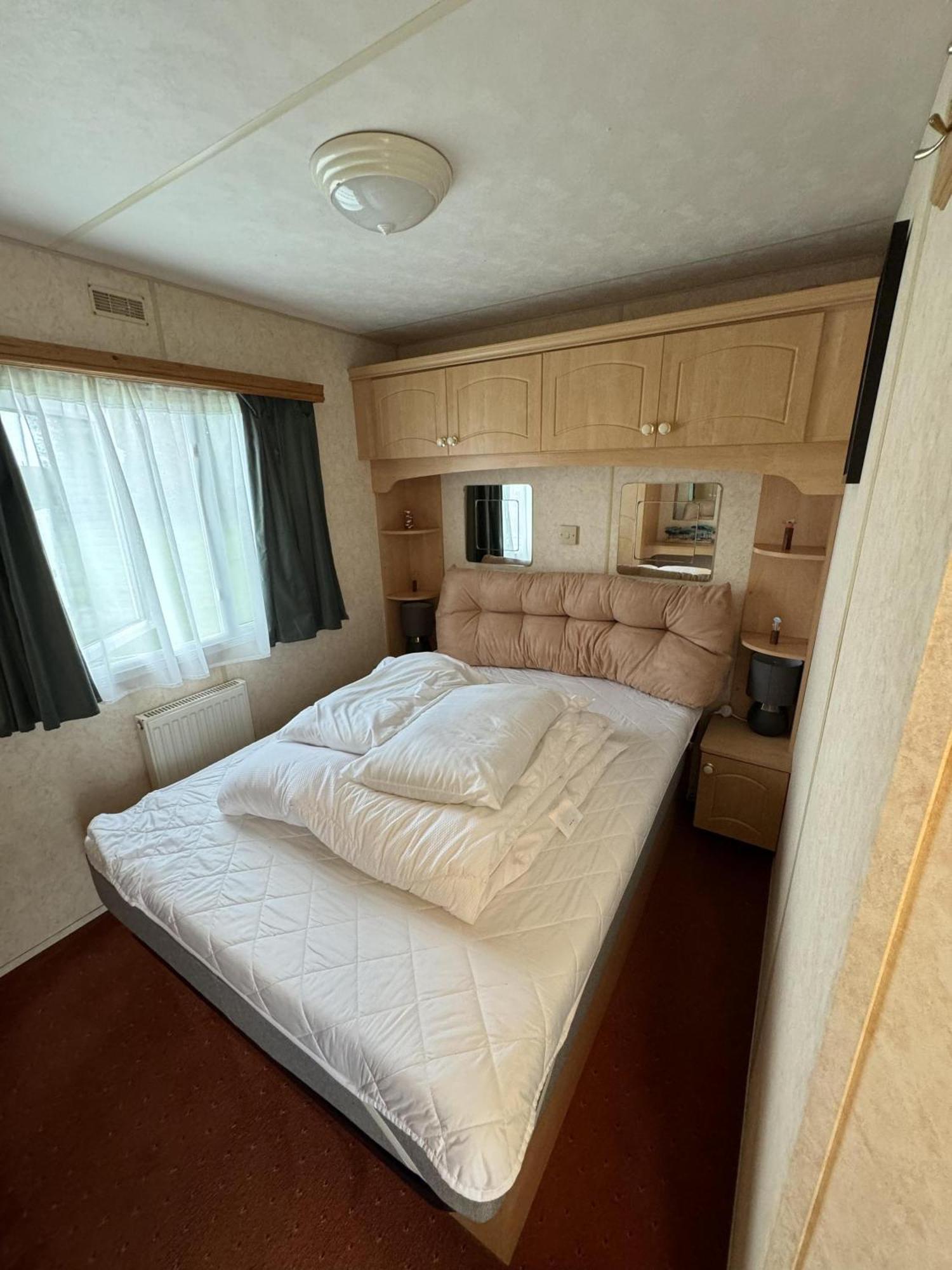 Campsite Lovely Caravan For Hire With Large Decking Area In Ref 23218k