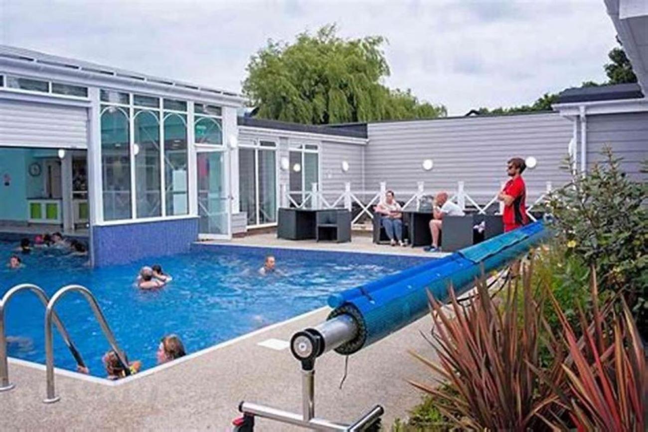 Place2bee , Caravan , Manor Park , Free Wifi ,6 Berth *