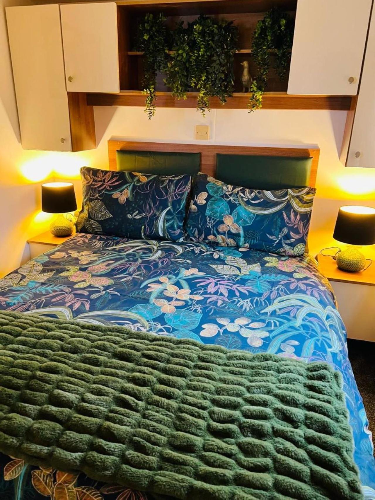 Place2bee , Caravan , Manor Park , Free Wifi ,6 Berth Hunstanton