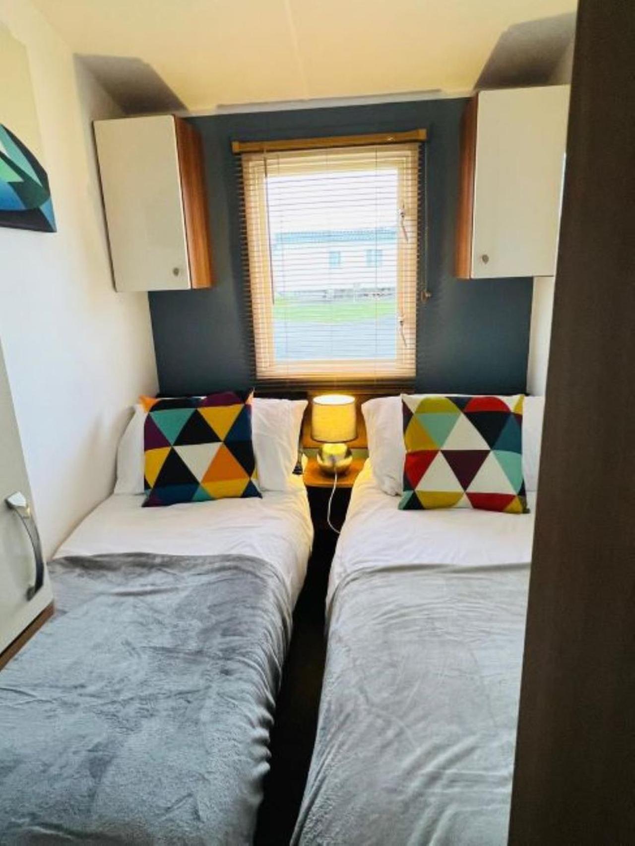 Place2bee , Caravan , Manor Park , Free Wifi ,6 Berth Hunstanton