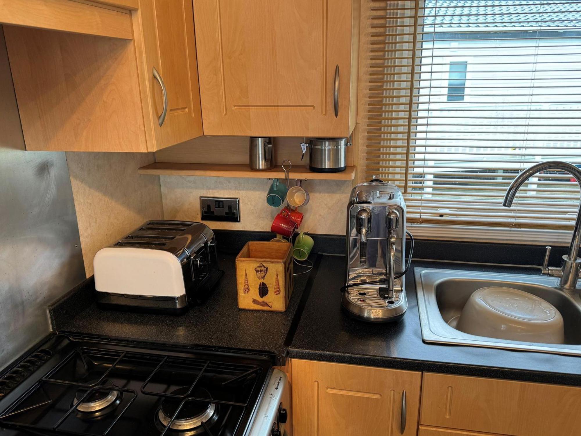 Campsite Lovely Caravan For Hire With Large Decking Area In Ref 23218k *