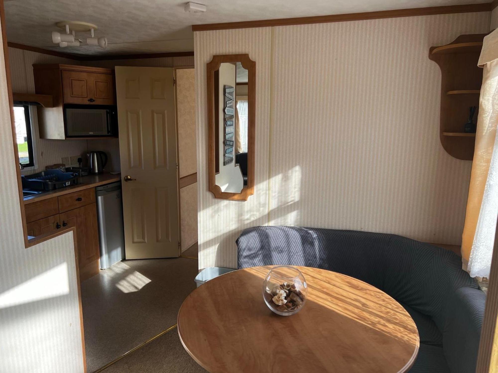2 Bedroom Sleeps 6 Caravan Manor Park Chalet *