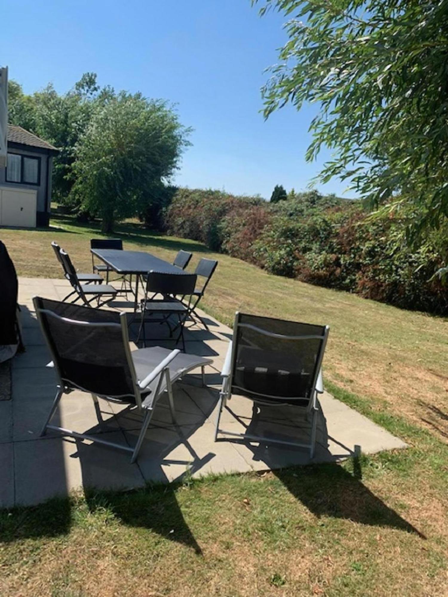 Beautiful Caravan At Manor Park In Beach, Norfolk Ref 23026h Campsite