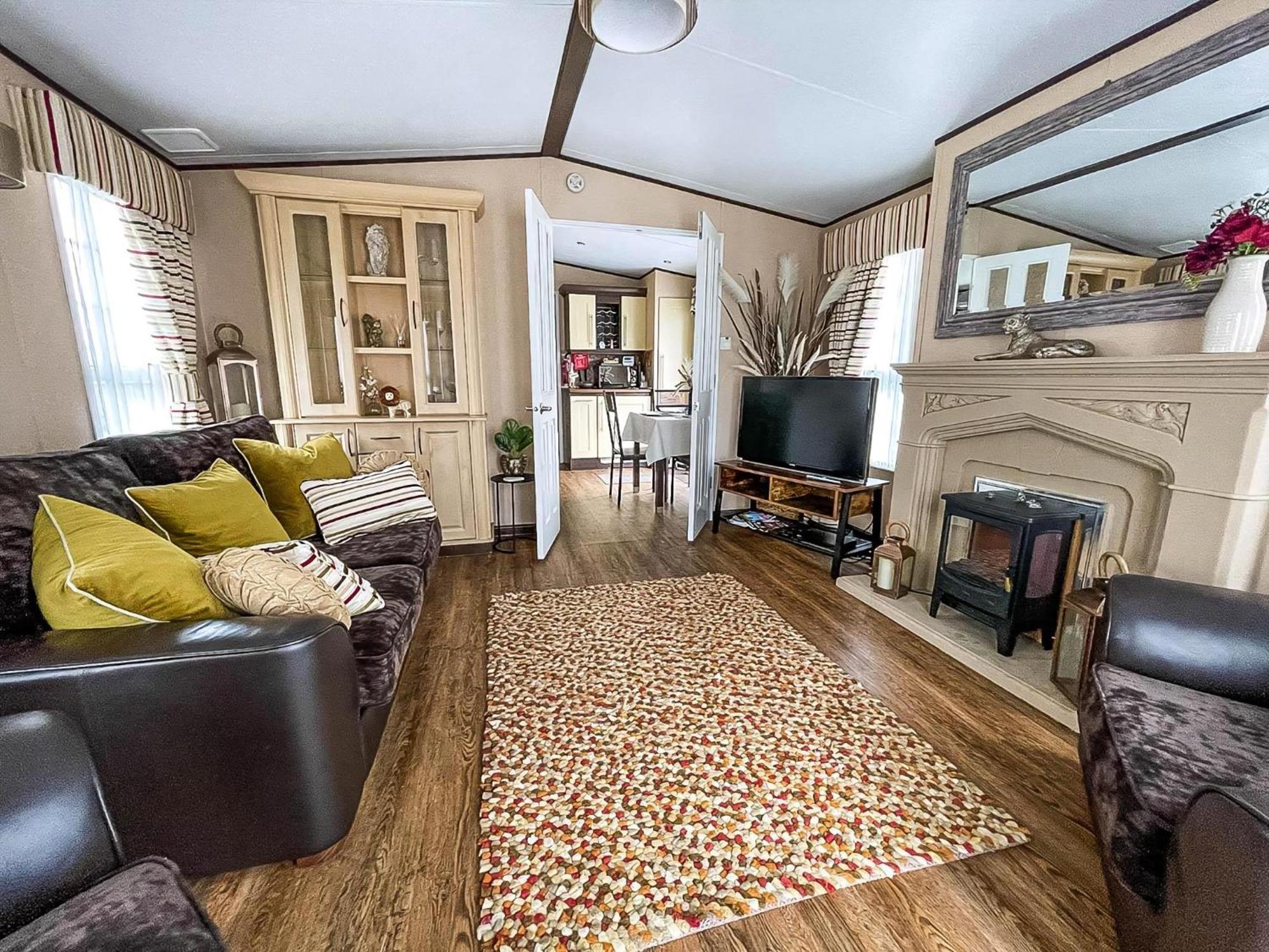 Beautiful Caravan At Manor Park In Beach, Norfolk Ref 23026h *