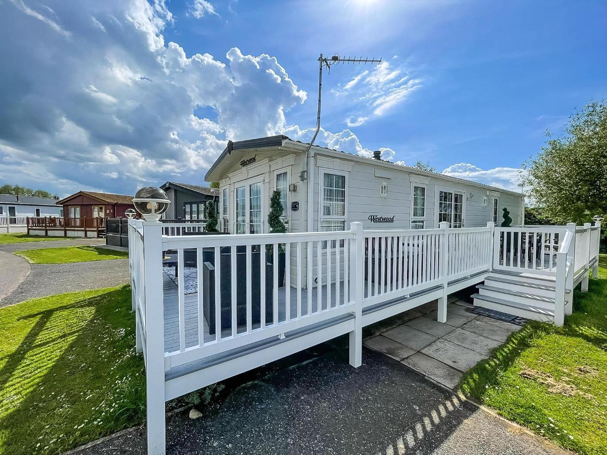 Beautiful Caravan At Manor Park In Beach, Norfolk Ref 23026h
