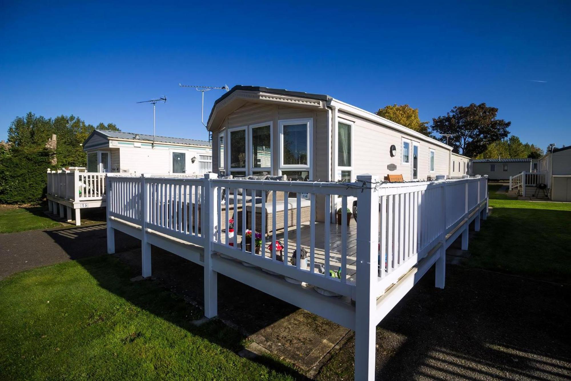 Great 6 Berth Caravan For Hire At Manor Park In Norfolk Ref 23014w * Hunstanton