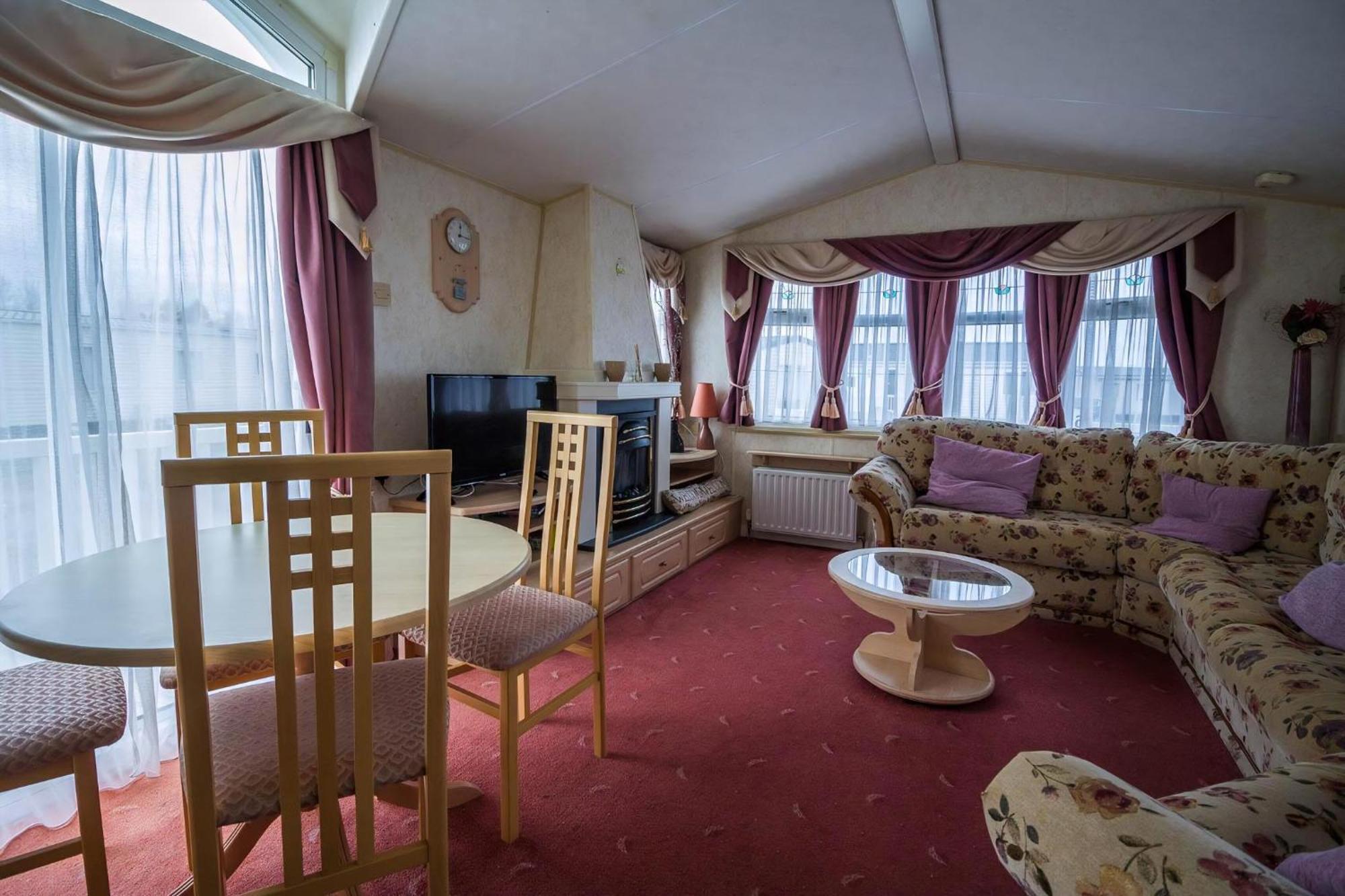 Campsite Brilliant Caravan For Hire At Manor Park In Norfolk Ref 23176k *