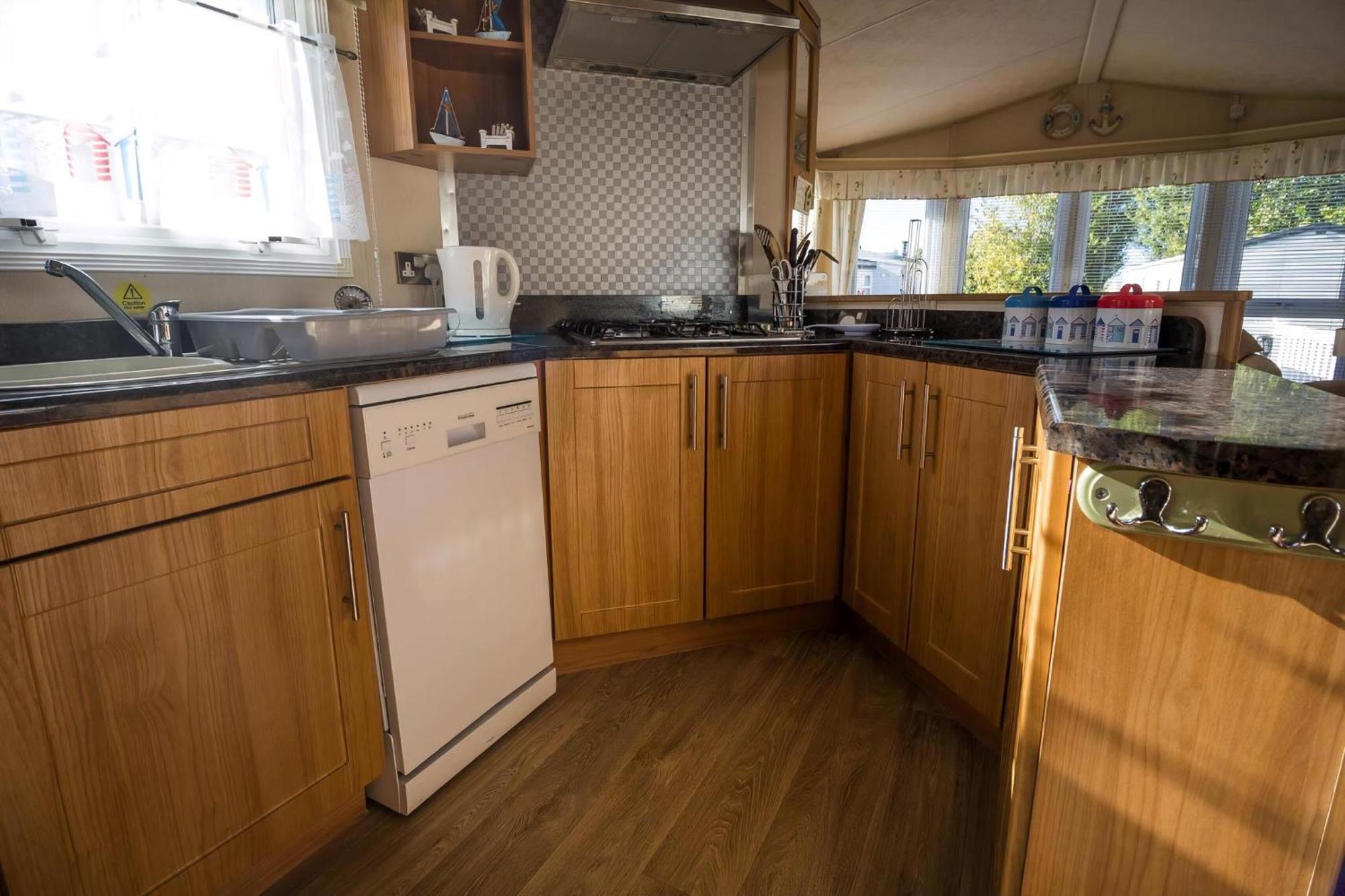 Campsite Great 6 Berth Caravan For Hire At Manor Park In Norfolk Ref 23014w Hunstanton