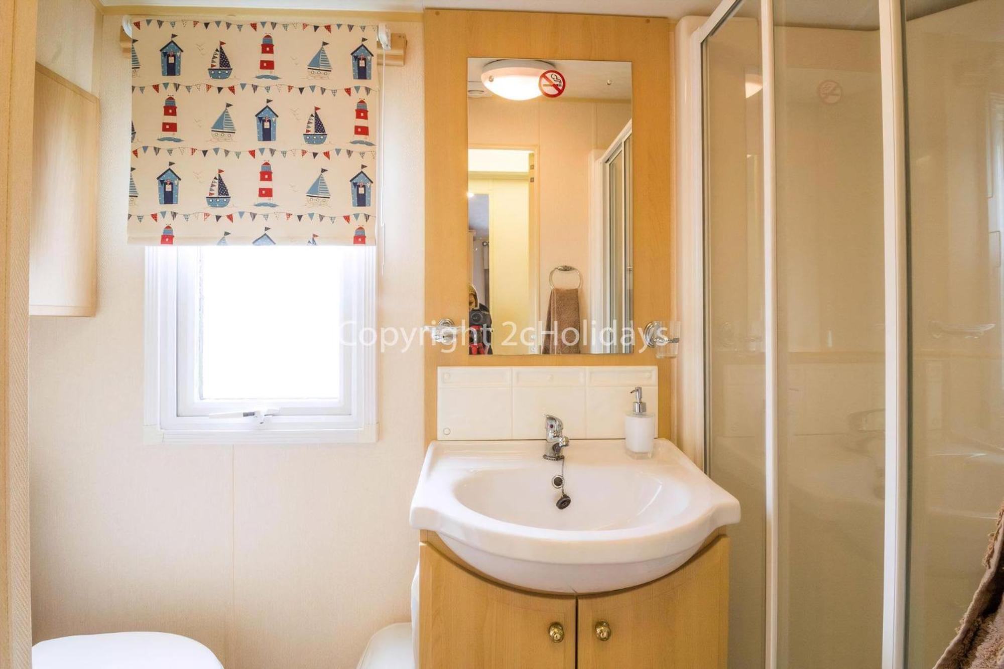 Great 6 Berth Caravan For Hire At Manor Park In Norfolk Ref 23014w
