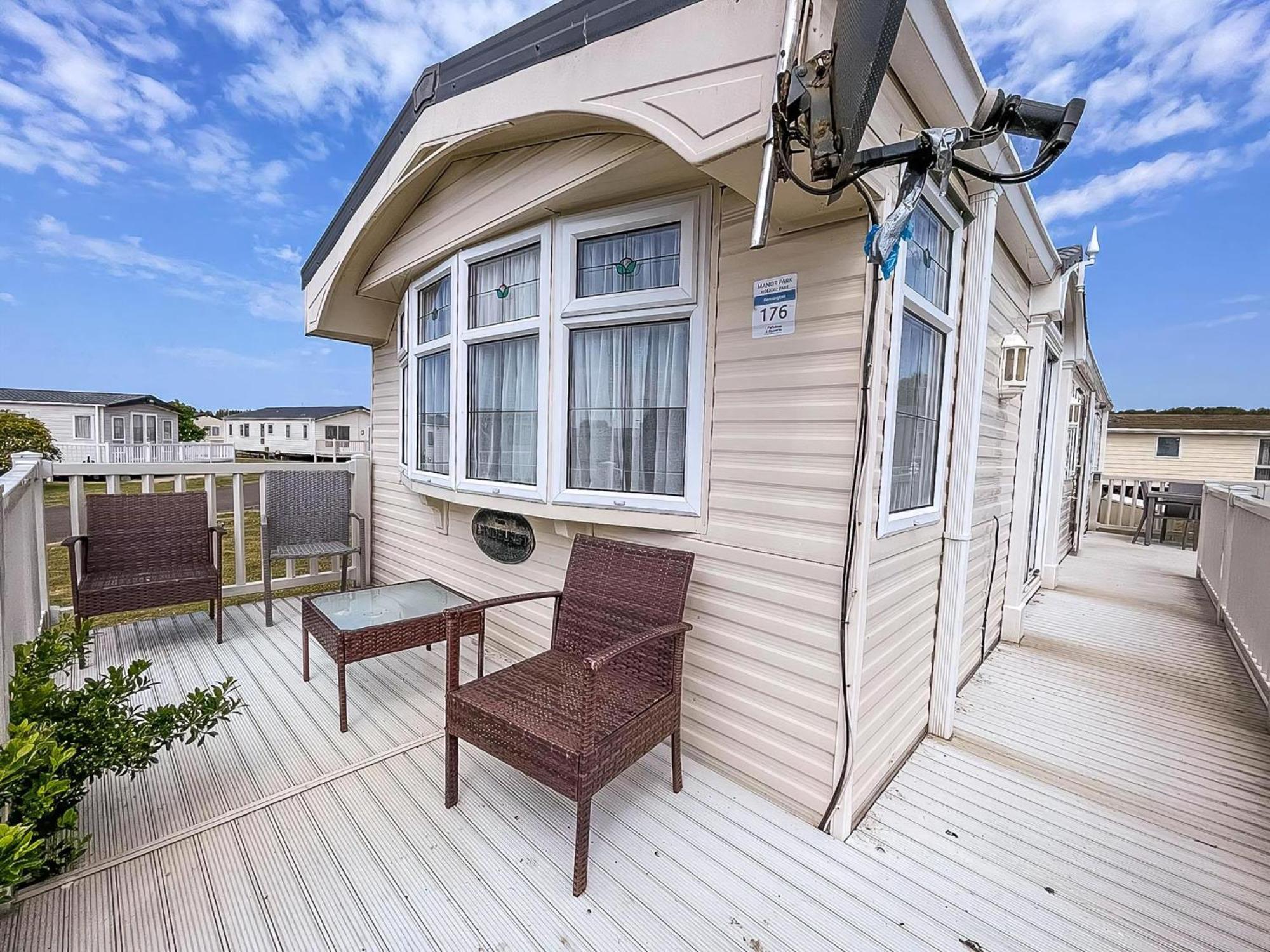 Brilliant Caravan For Hire At Manor Park In Norfolk Ref 23176k Campsite