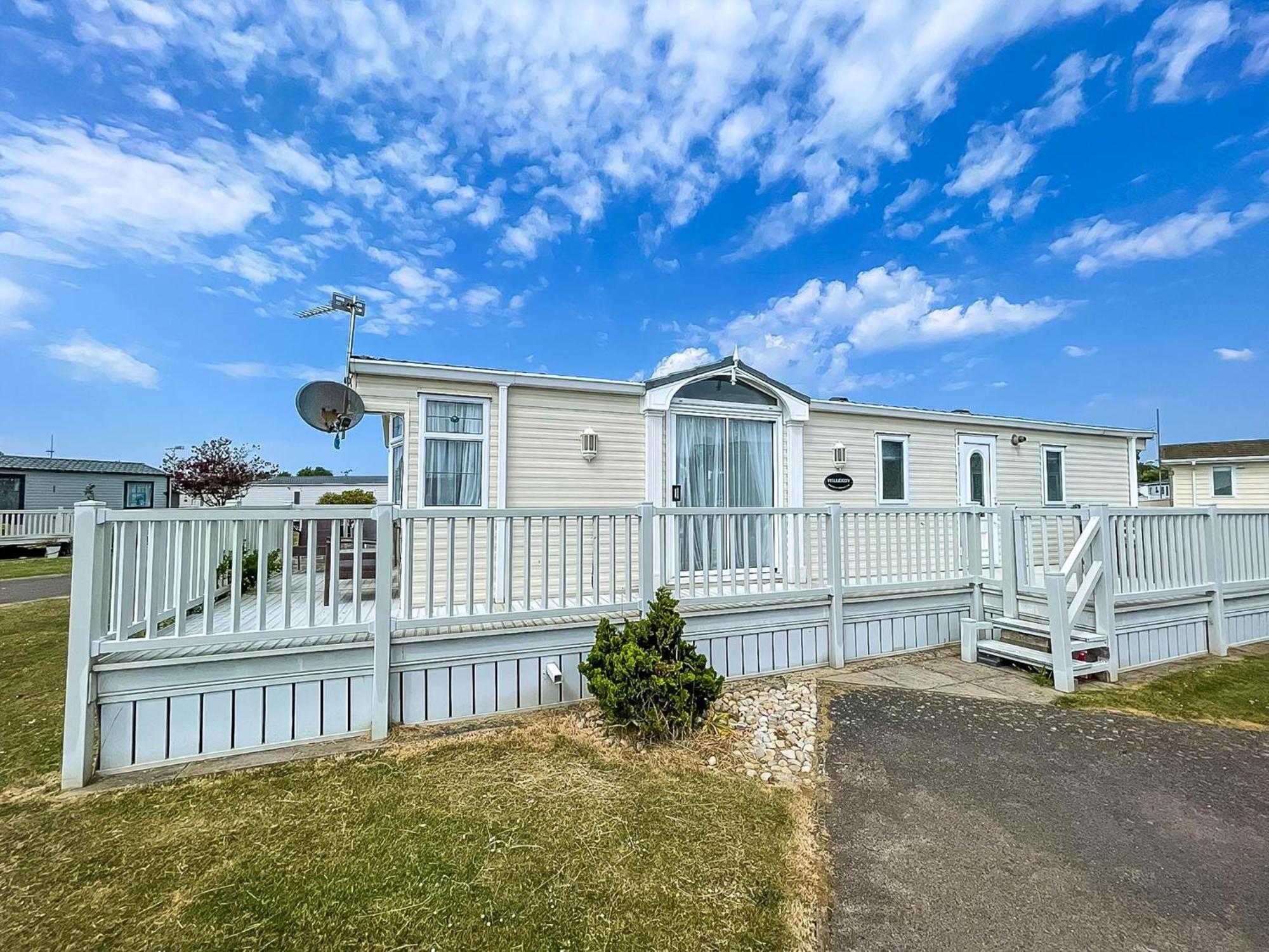 Brilliant Caravan For Hire At Manor Park In Norfolk Ref 23176k Hunstanton