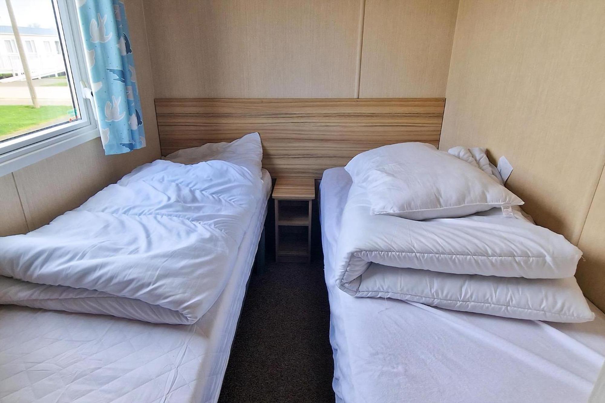 8 Berth Caravan For Hire At Manor Park Near To A Great Ref 23041c