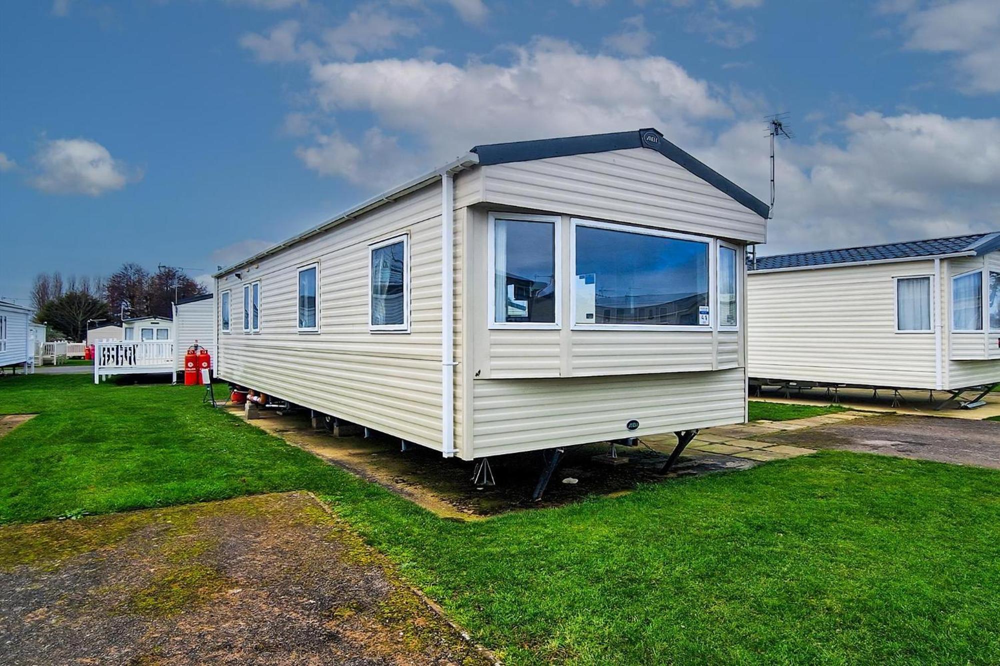8 Berth Caravan For Hire At Manor Park Near To A Great Ref 23041c Hunstanton