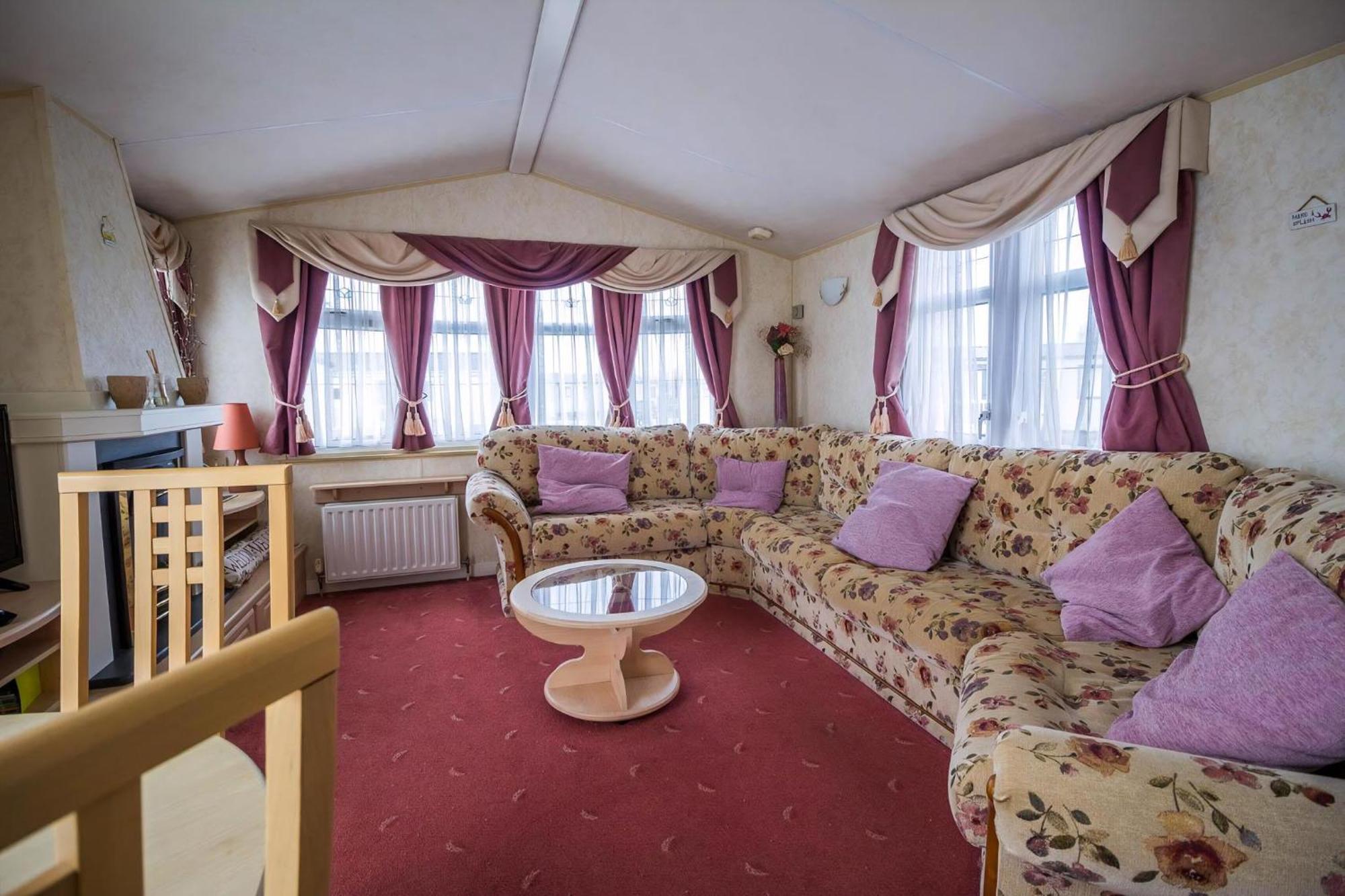 Brilliant Caravan For Hire At Manor Park In Norfolk Ref 23176k Hunstanton