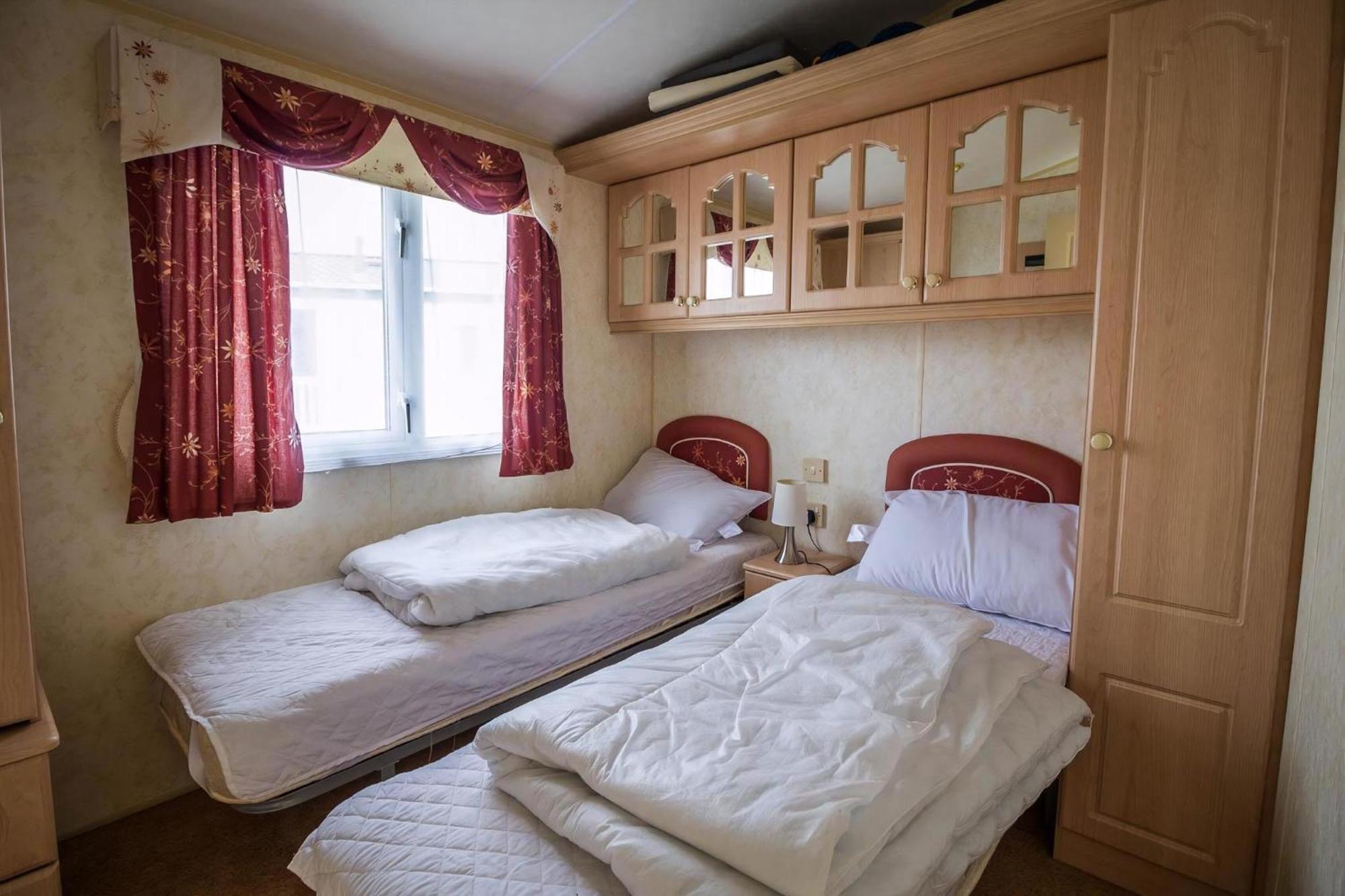 Brilliant Caravan For Hire At Manor Park In Norfolk Ref 23176k * Hunstanton