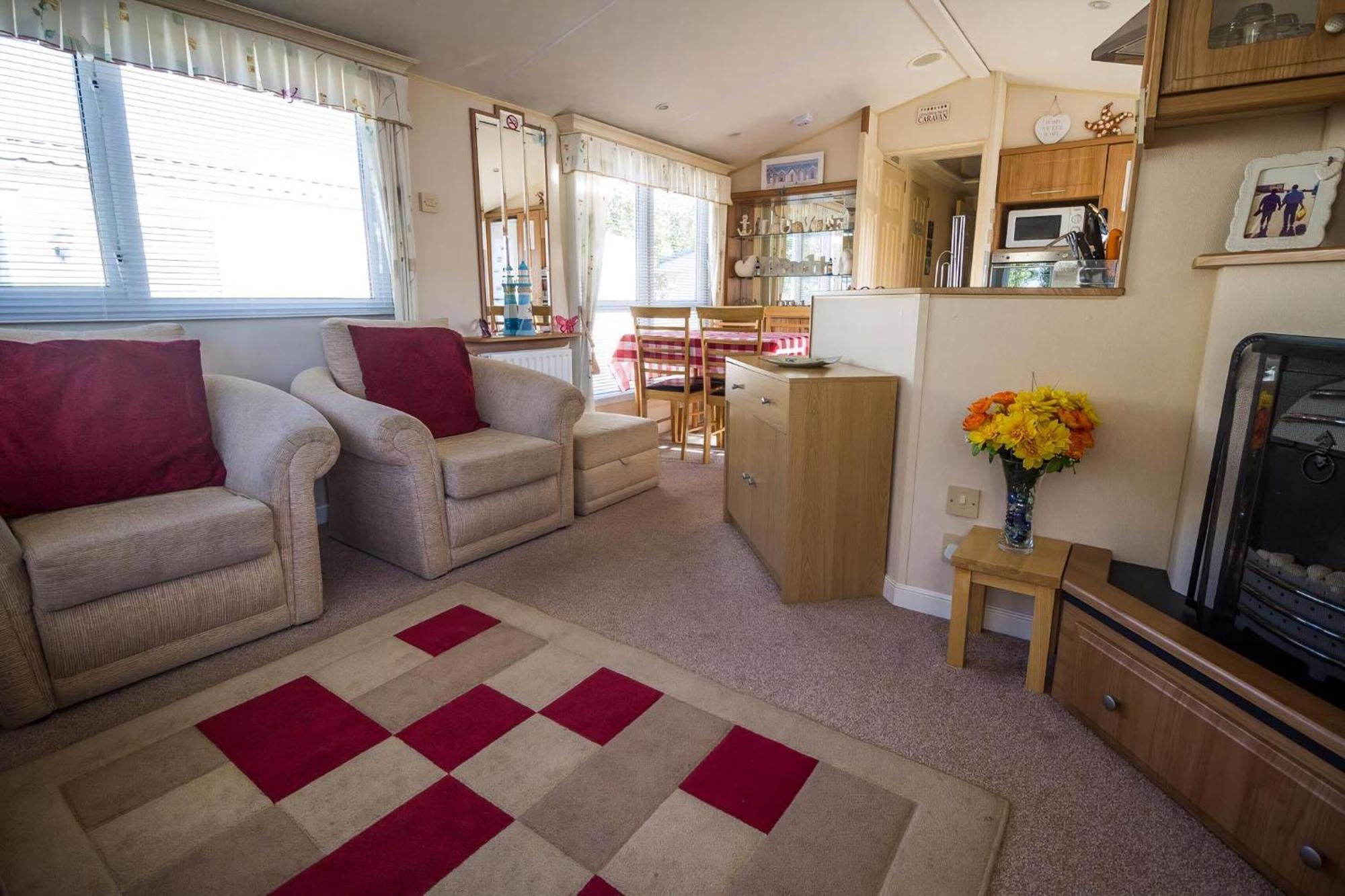 Great 6 Berth Caravan For Hire At Manor Park In Norfolk Ref 23014w Campsite