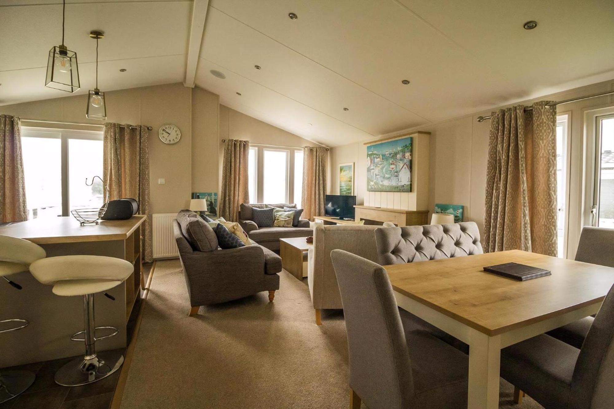 Campsite Luxury With Decking In At Manor Park Ref 23144k Hunstanton
