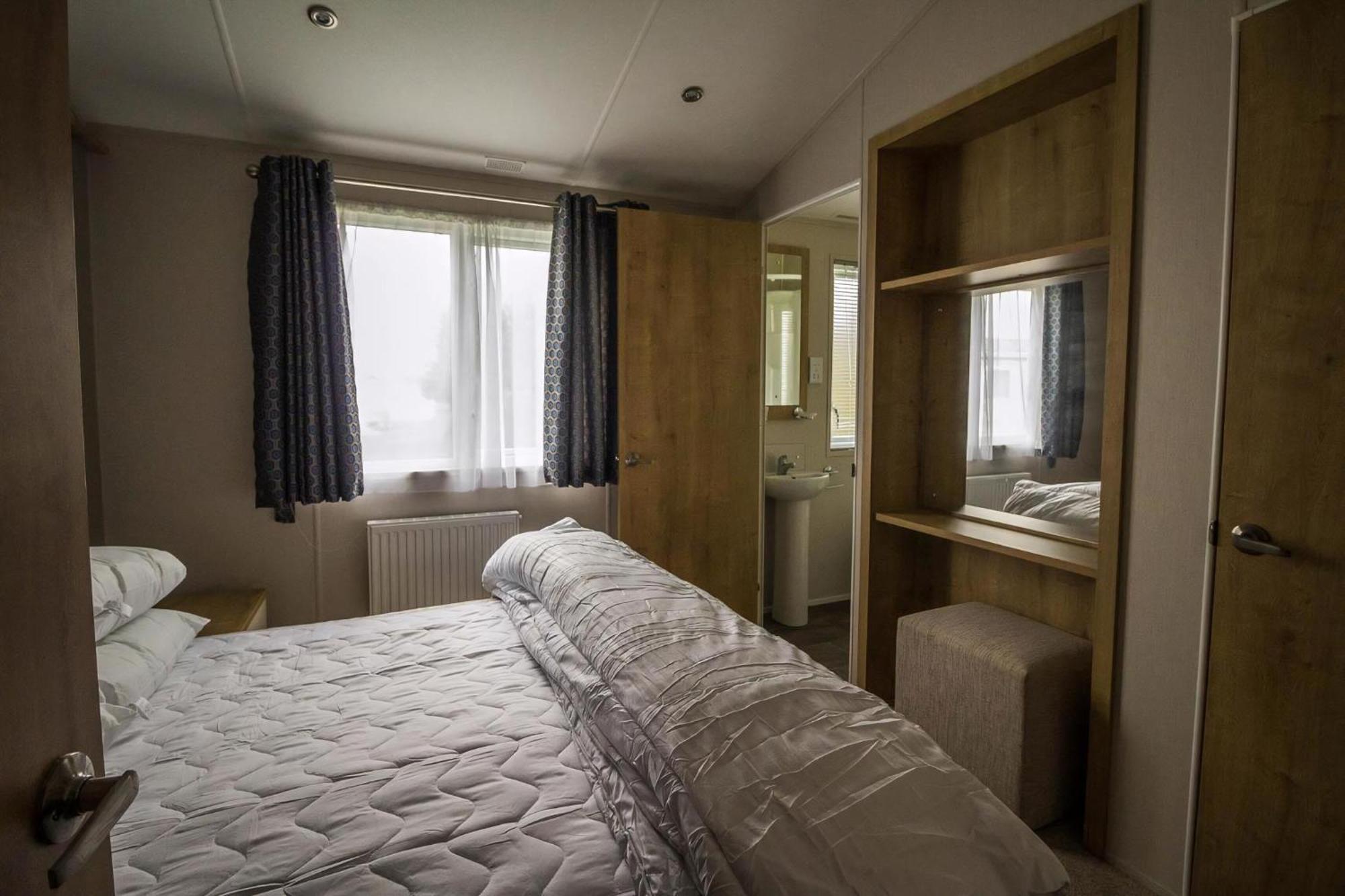Luxury With Decking In At Manor Park Ref 23144k