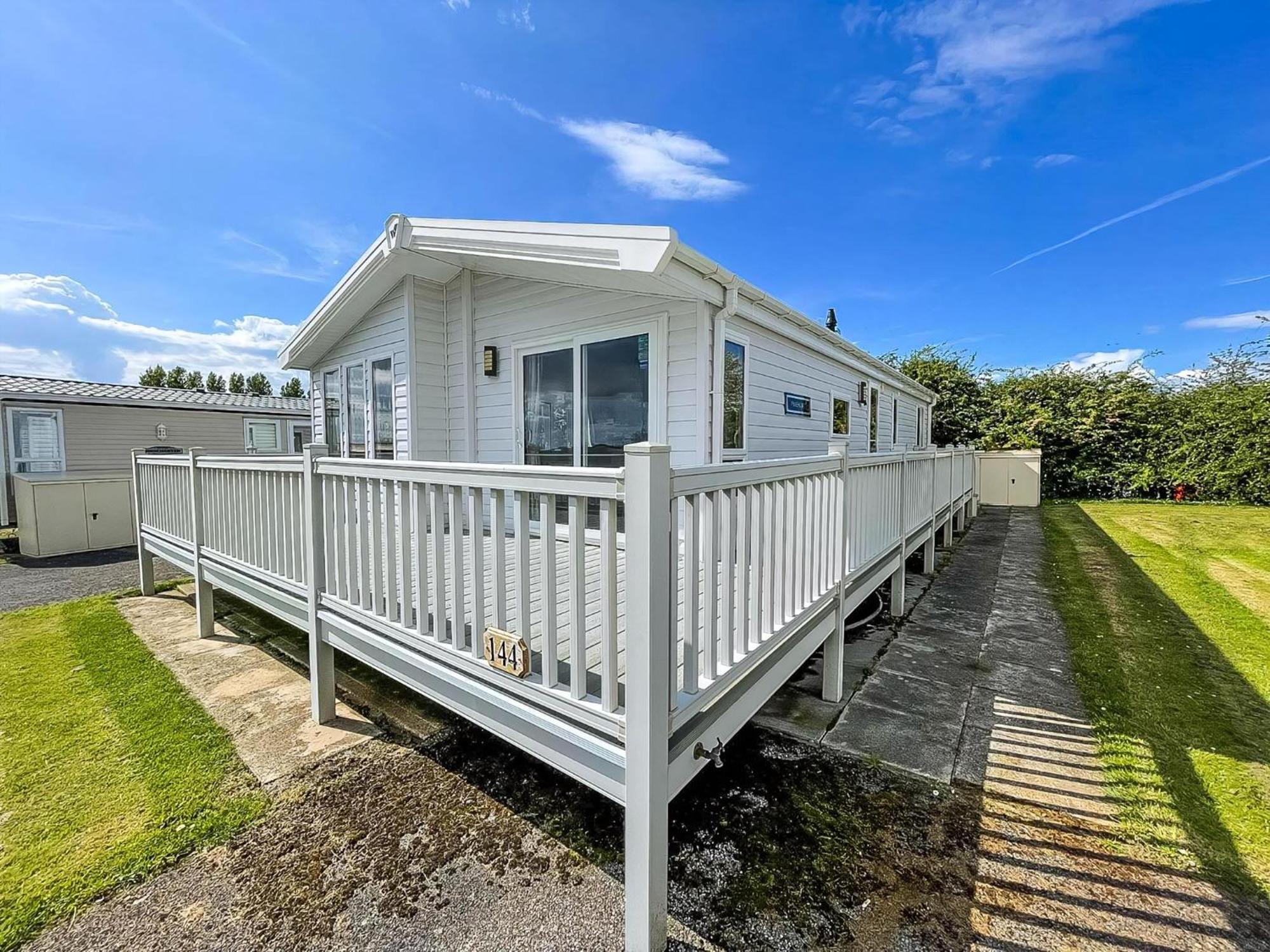 Luxury With Decking In At Manor Park Ref 23144k *