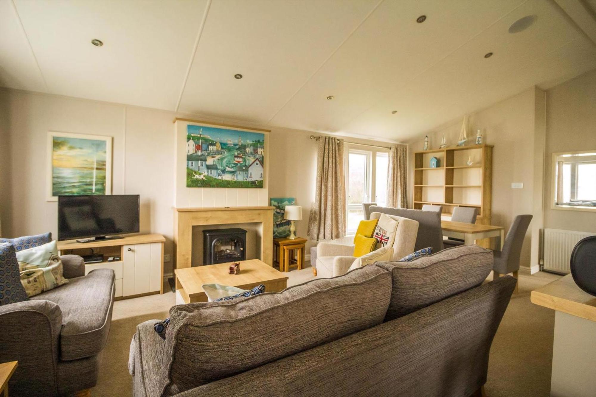 Luxury With Decking In At Manor Park Ref 23144k Campsite Hunstanton