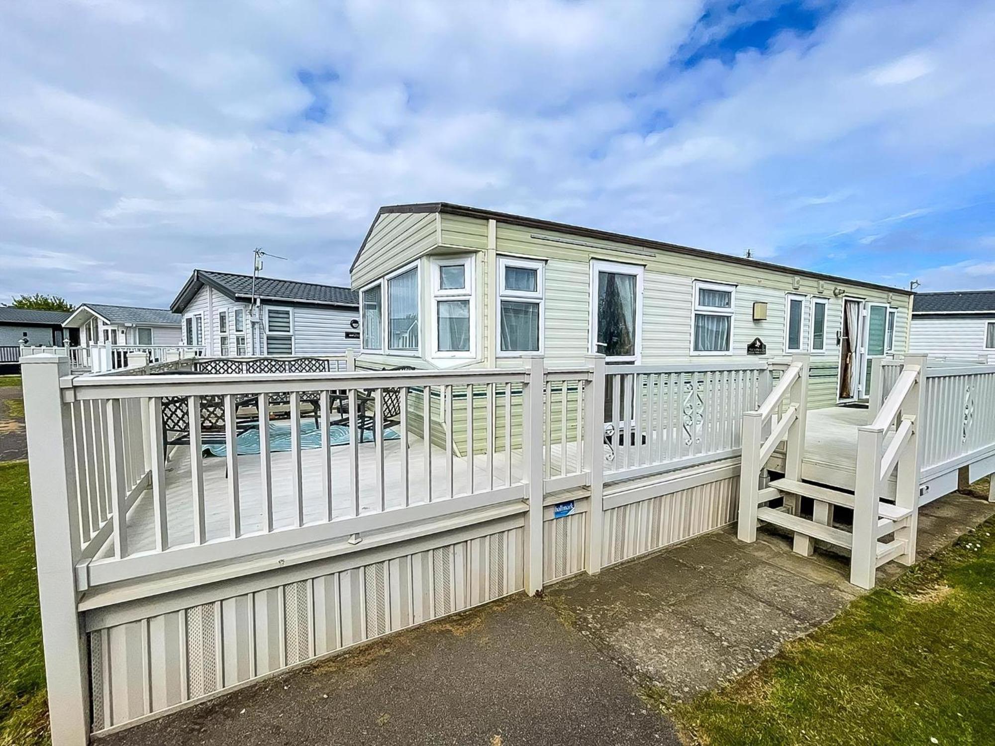 Lovely Caravan For Hire With Large Decking Area In Ref 23218k Campsite *