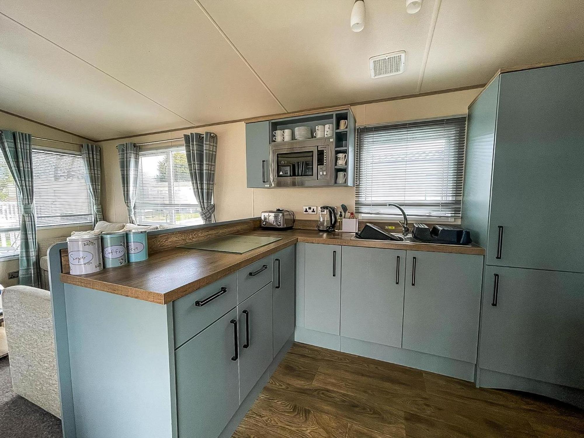 Campsite Beautiful Caravan With Decking At Manor Park Nearby Beach Ref 23039b