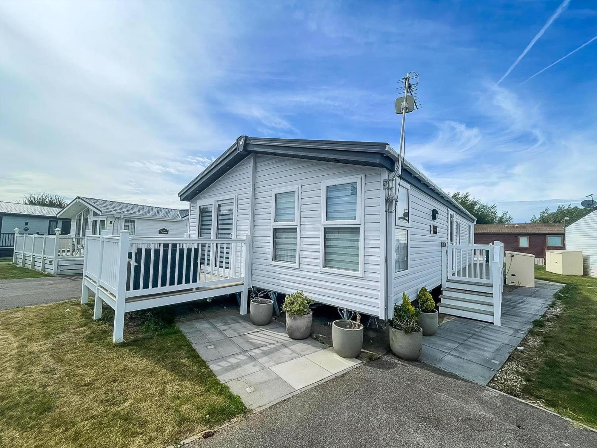 Campsite Stunning With Decking At Manor Park Near Ref 23217k *