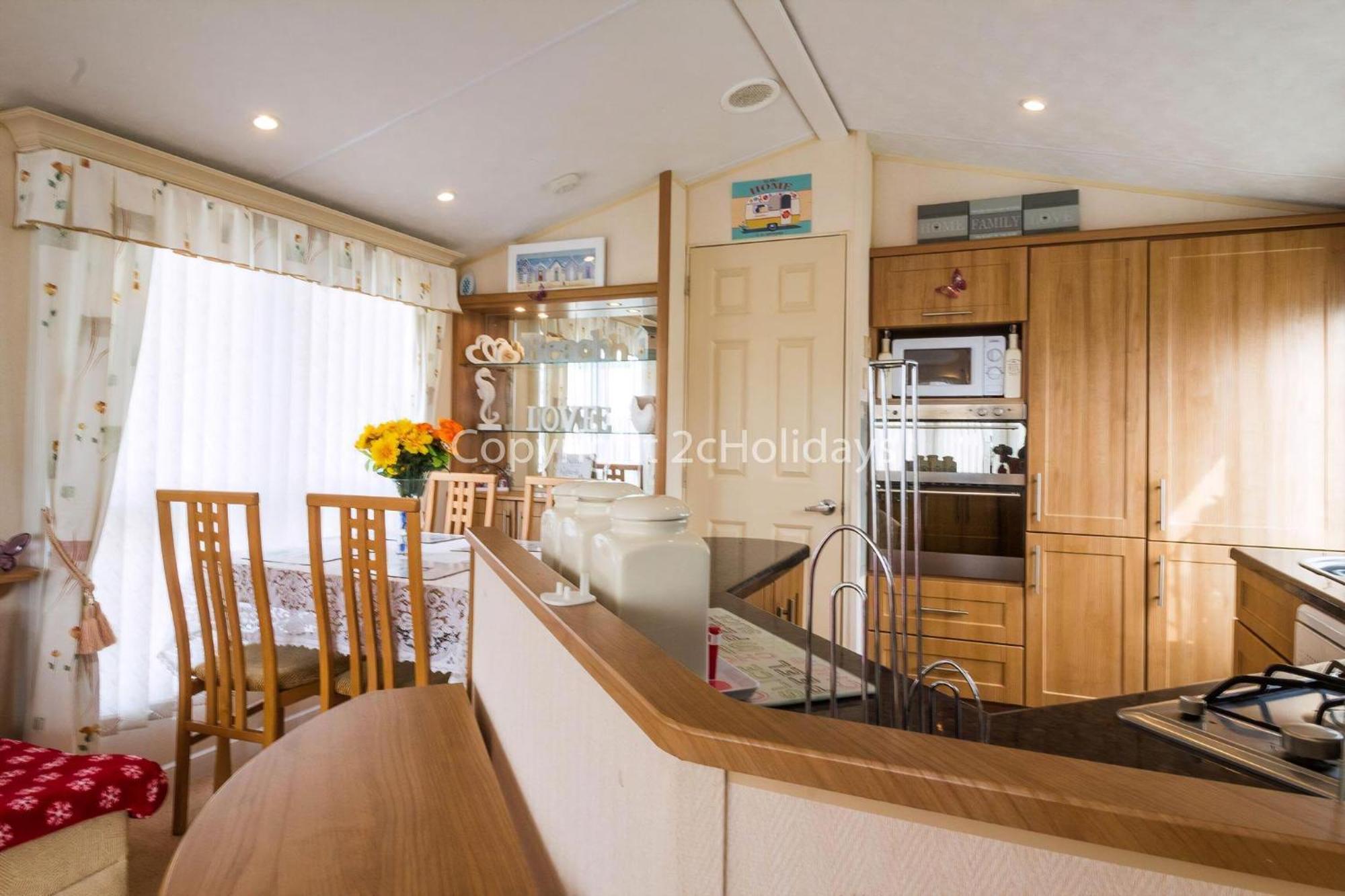 Great 6 Berth Caravan For Hire At Manor Park In Norfolk Ref 23014w *