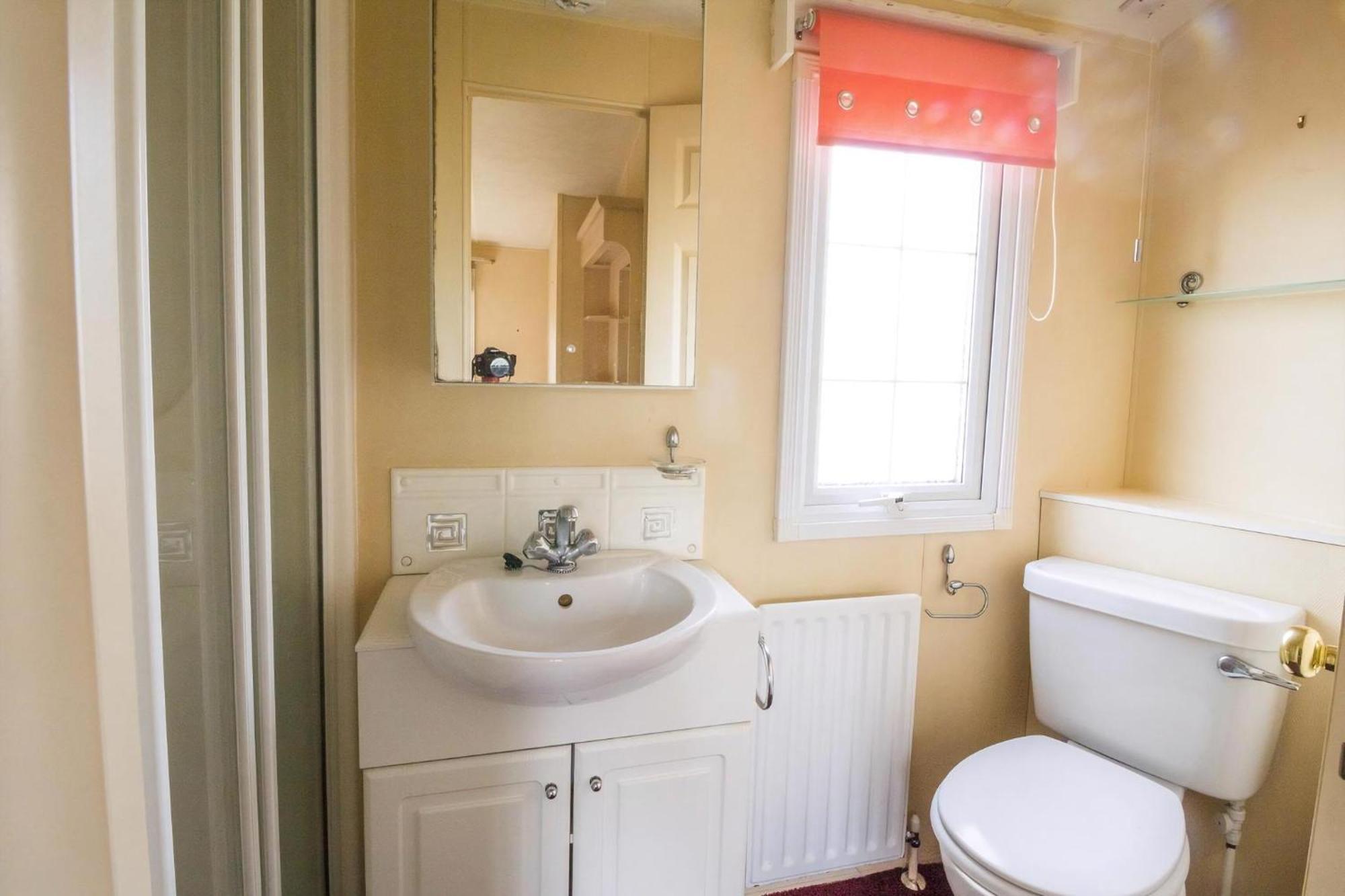 Campsite 6 Berth Pet Friendly Caravan In By The Ref 13001l *