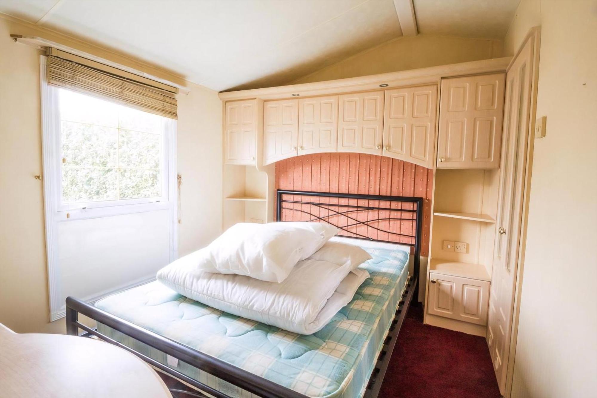 6 Berth Pet Friendly Caravan In By The Ref 13001l Campsite Hunstanton