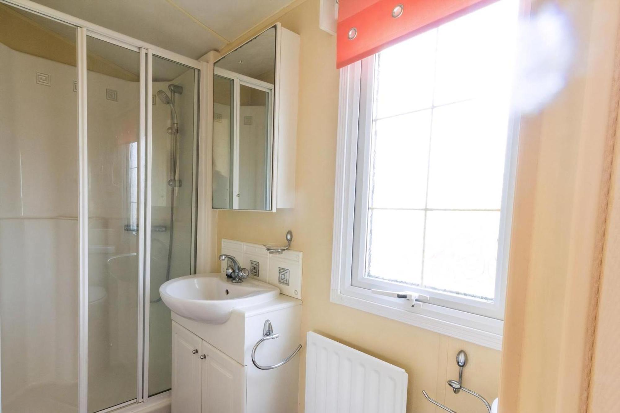 6 Berth Pet Friendly Caravan In By The Ref 13001l