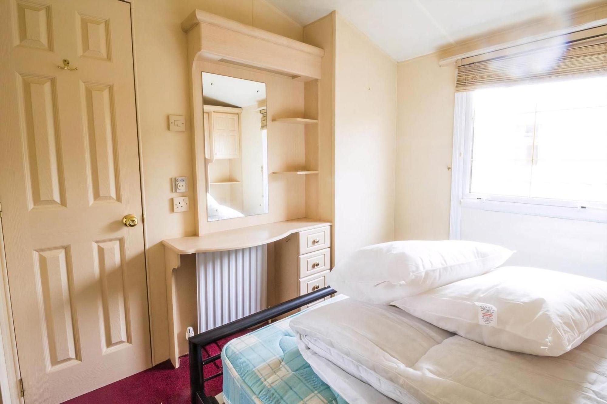 Campsite 6 Berth Pet Friendly Caravan In By The Ref 13001l *