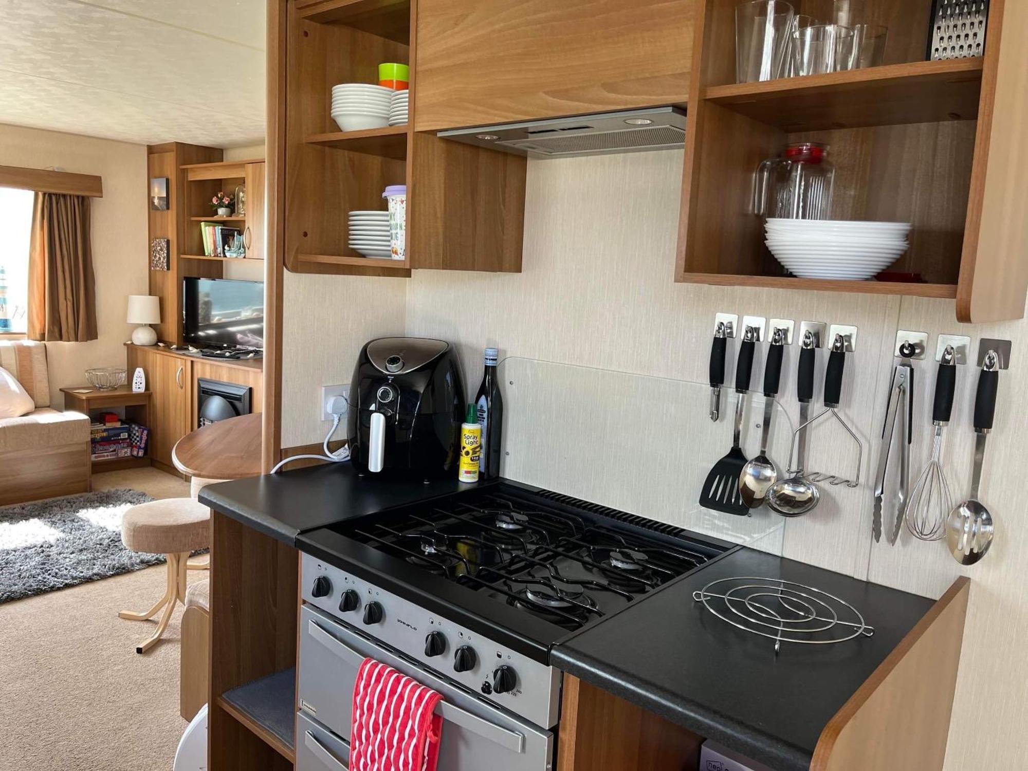 Super 3 Bedroom Pet Friendly Caravan With Decking Chalet *