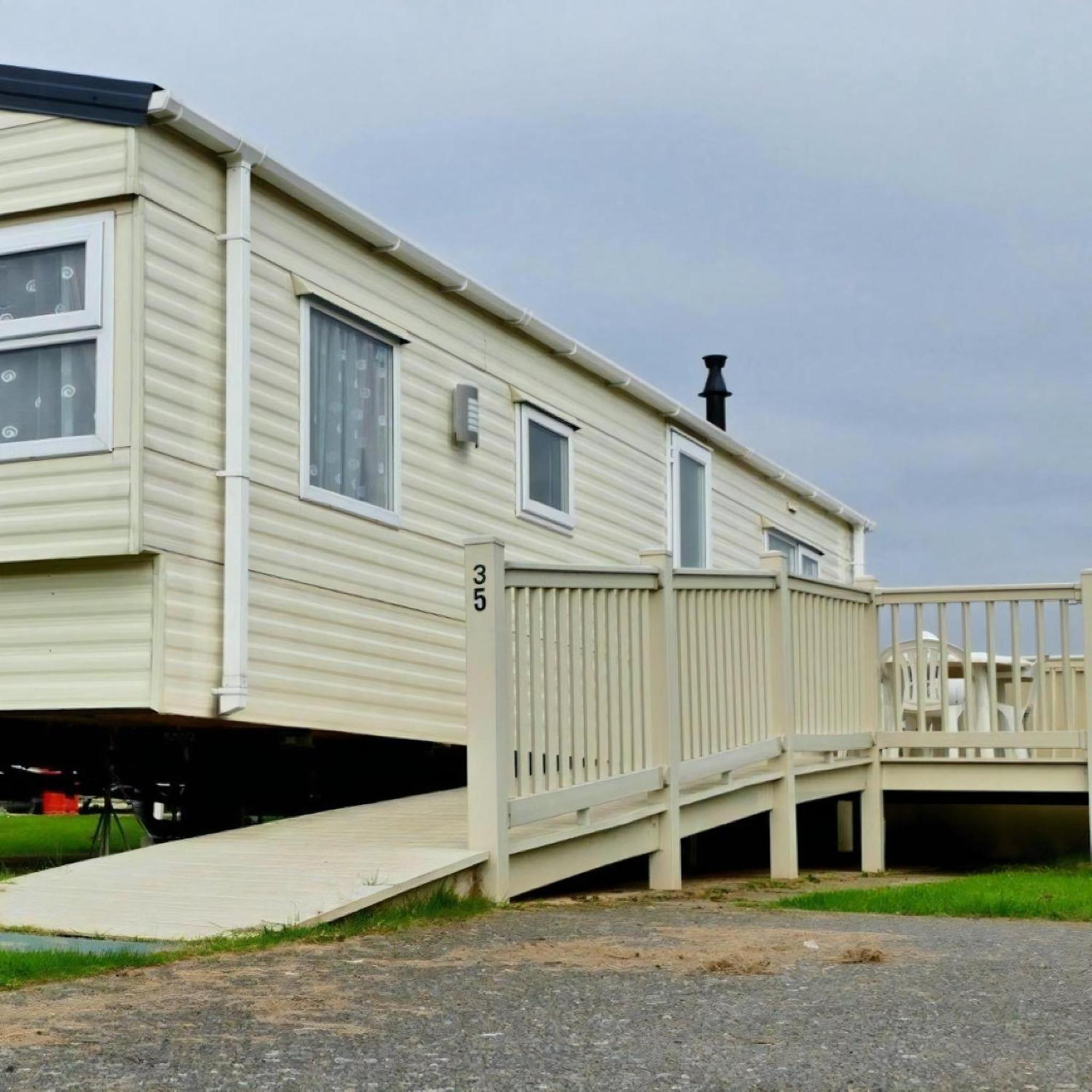 Charming Caravan At Manor Park, Nearby In Norfolk Ref 23035c Campsite