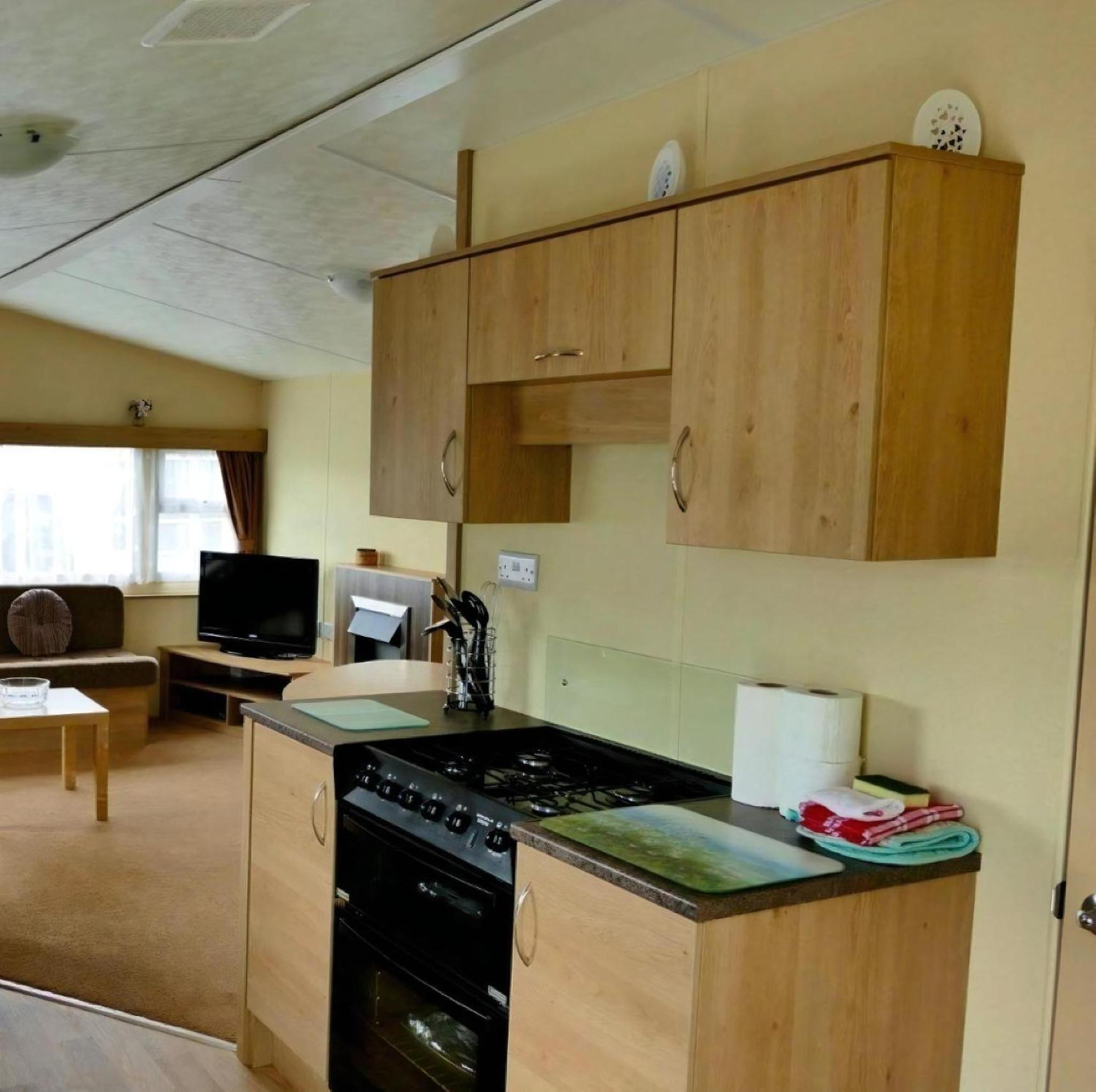 Campsite Charming Caravan At Manor Park, Nearby In Norfolk Ref 23035c *