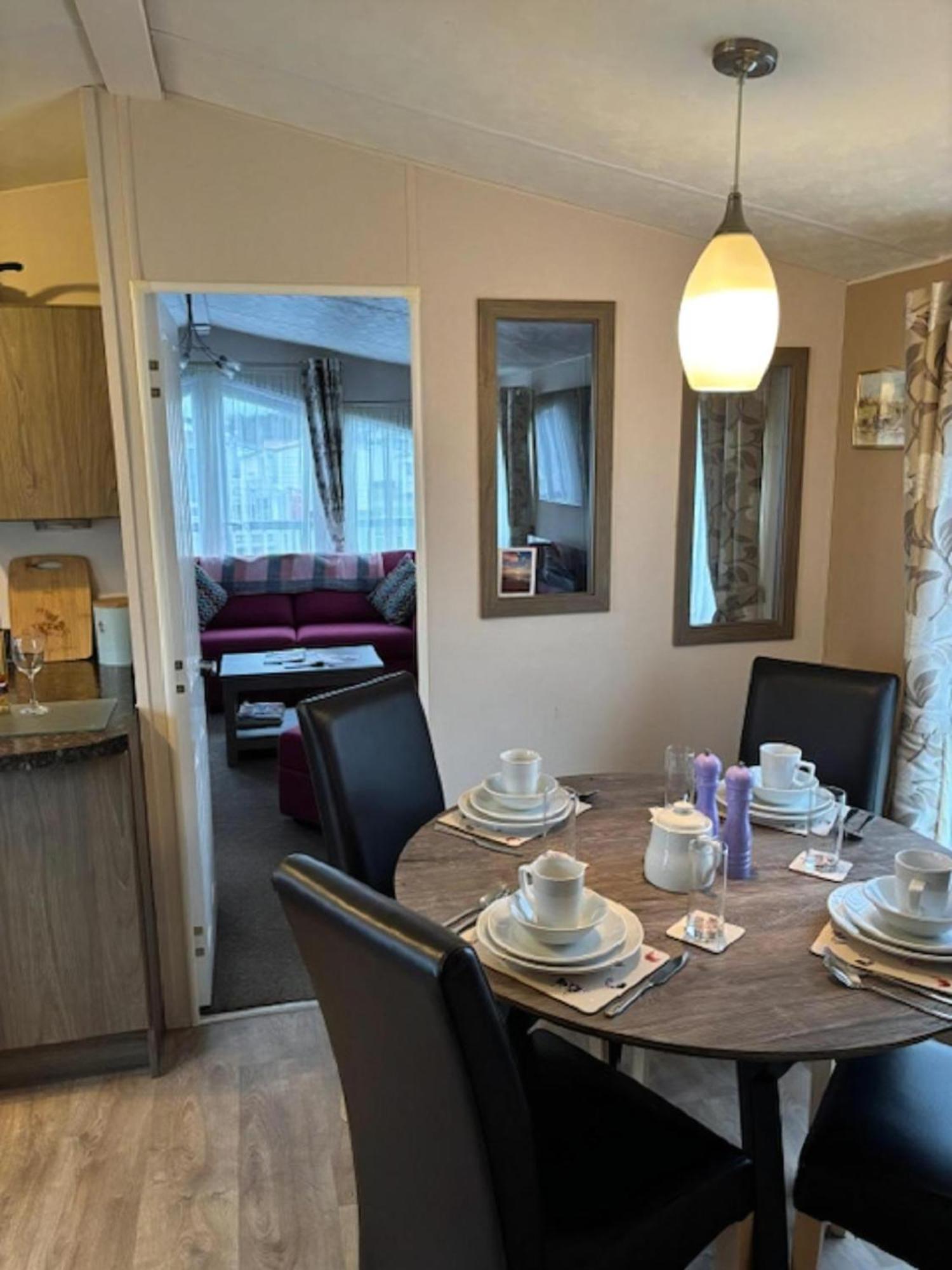 Homely Caravan With Decking At Manor Park, Ref 23036c Campsite Hunstanton