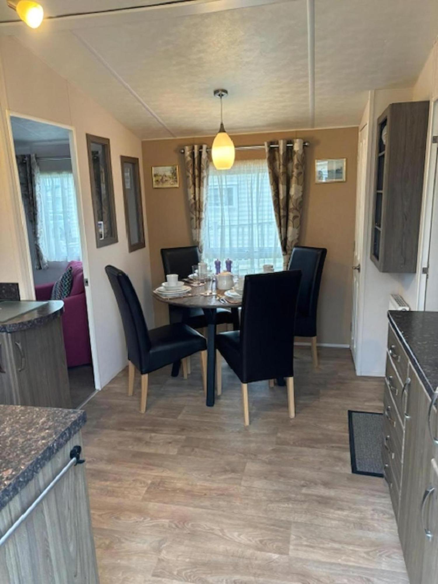 Campsite Homely Caravan With Decking At Manor Park, Ref 23036c Hunstanton