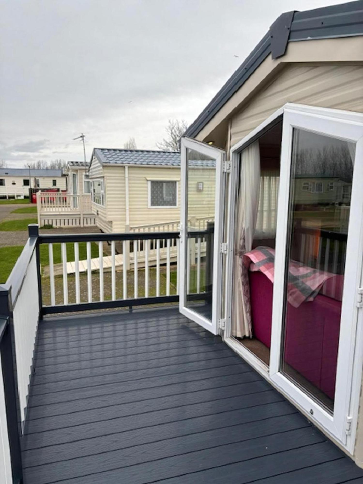 Campsite Homely Caravan With Decking At Manor Park, Ref 23036c *