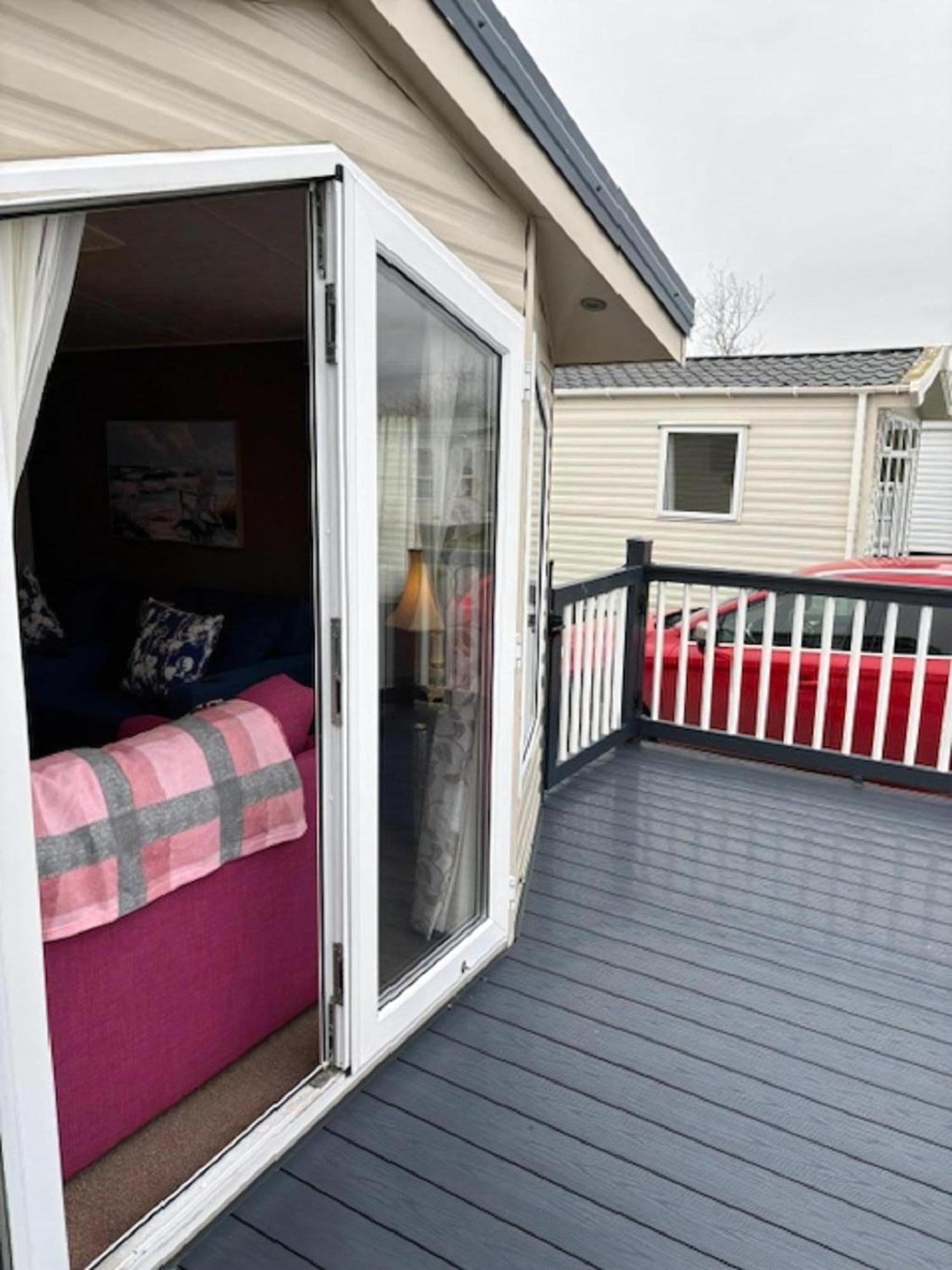 Campsite Homely Caravan With Decking At Manor Park, Ref 23036c *