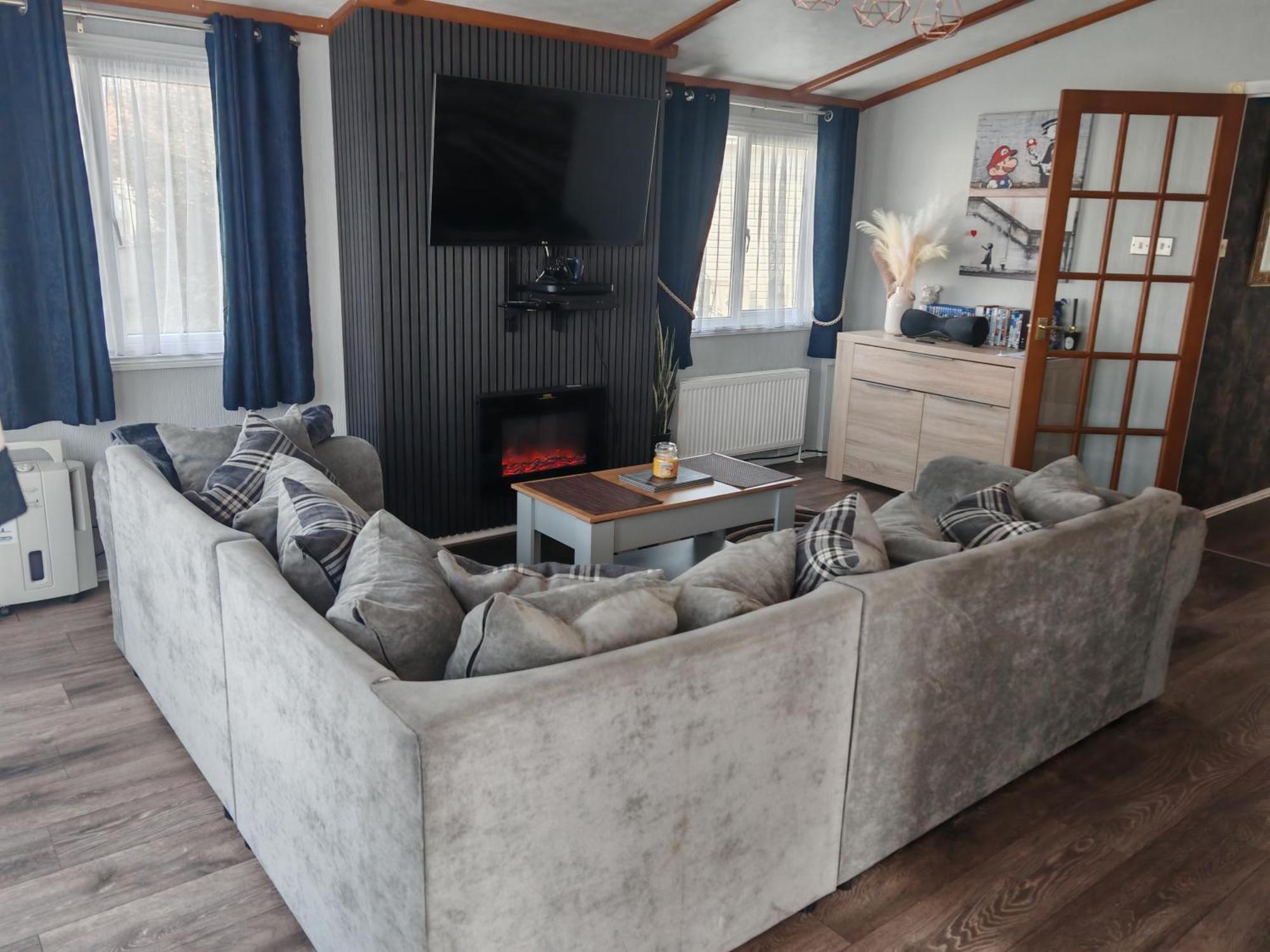 Dog Friendly 8 Berth Lodge, 600 Yard's From The In *