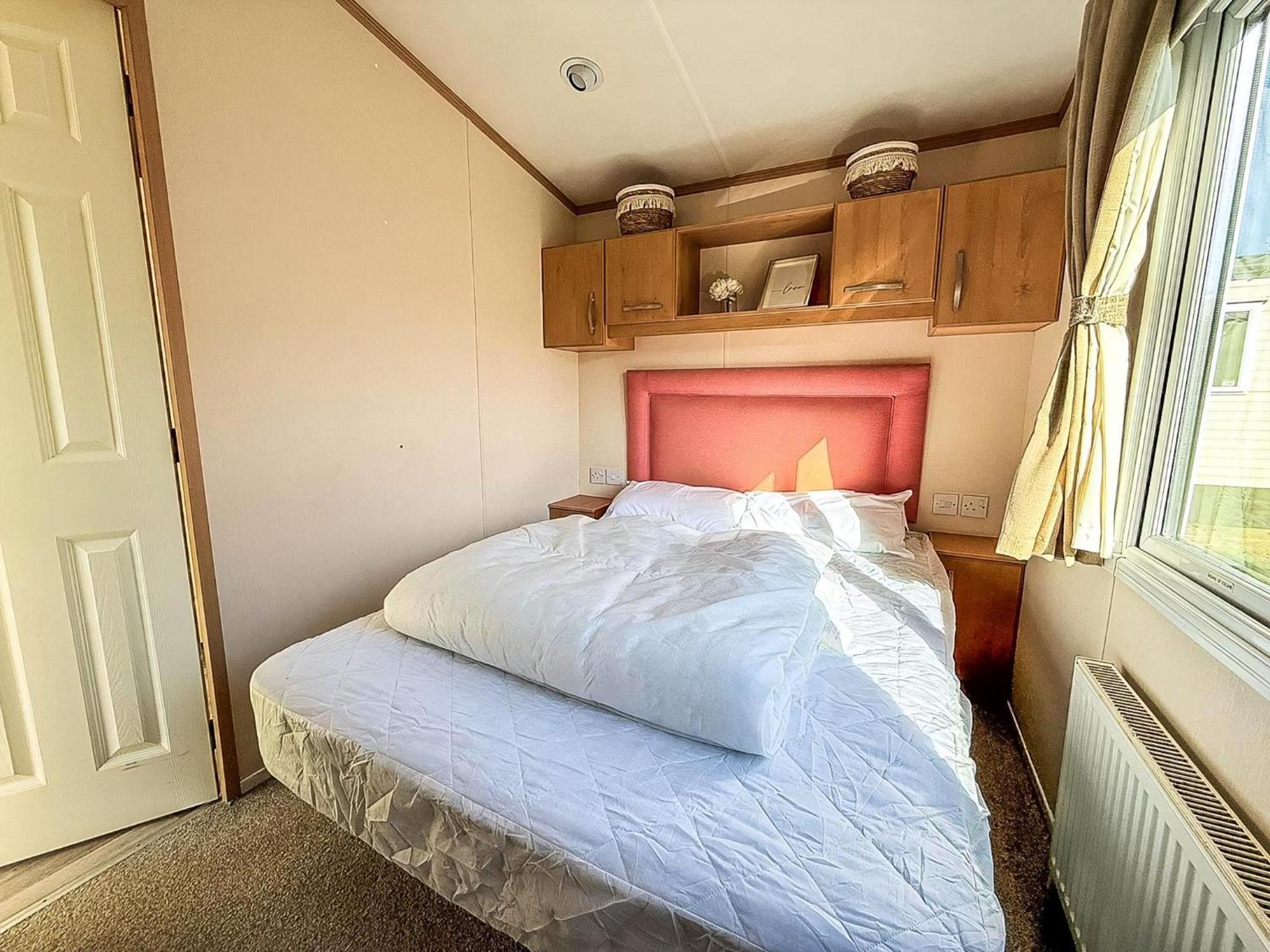 Lovely 6 Berth Caravan For Hire At Manor Park In Norfolk Ref 23044s Hunstanton